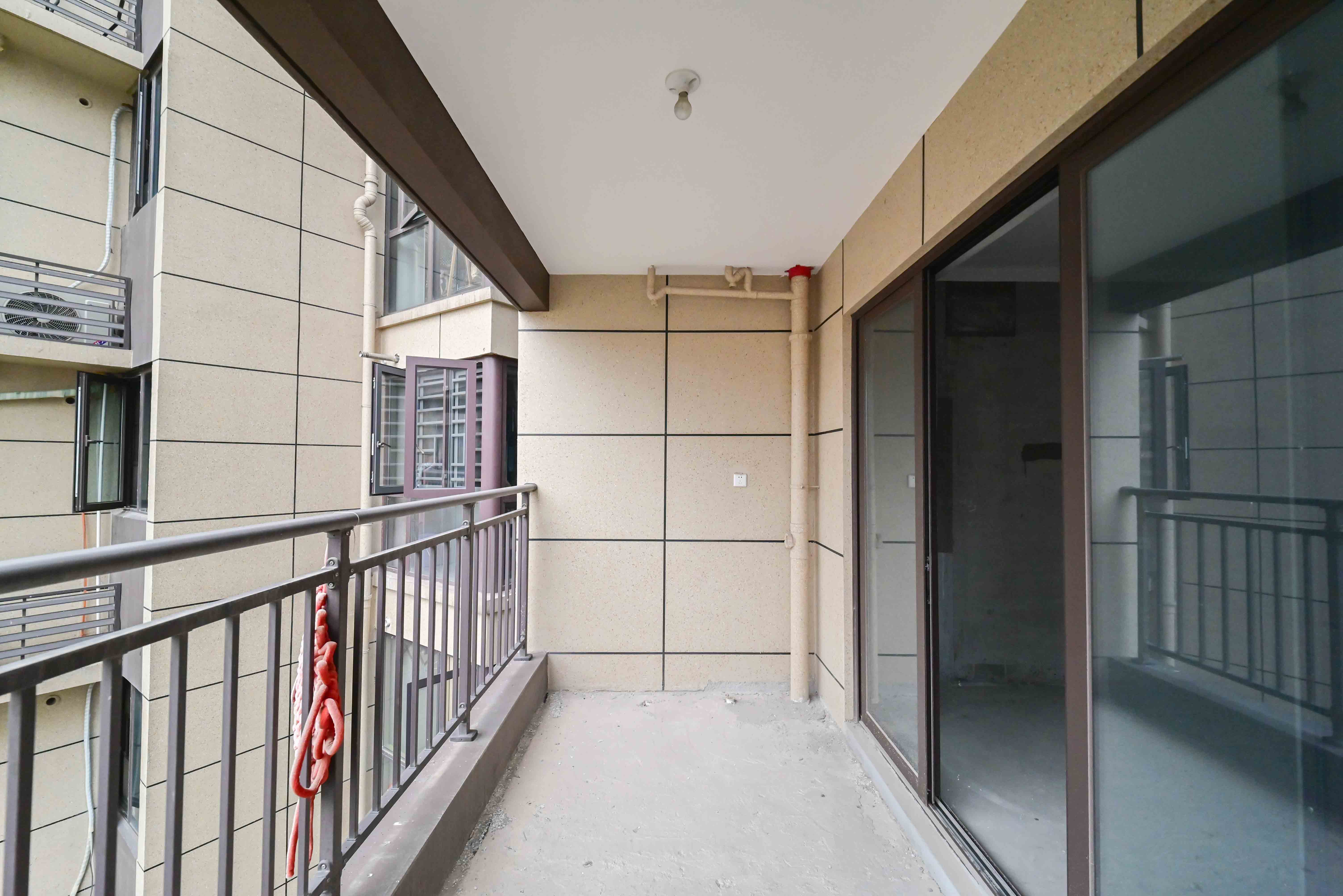 保利大都汇一期、二期  5室2厅2卫    207.8万其他