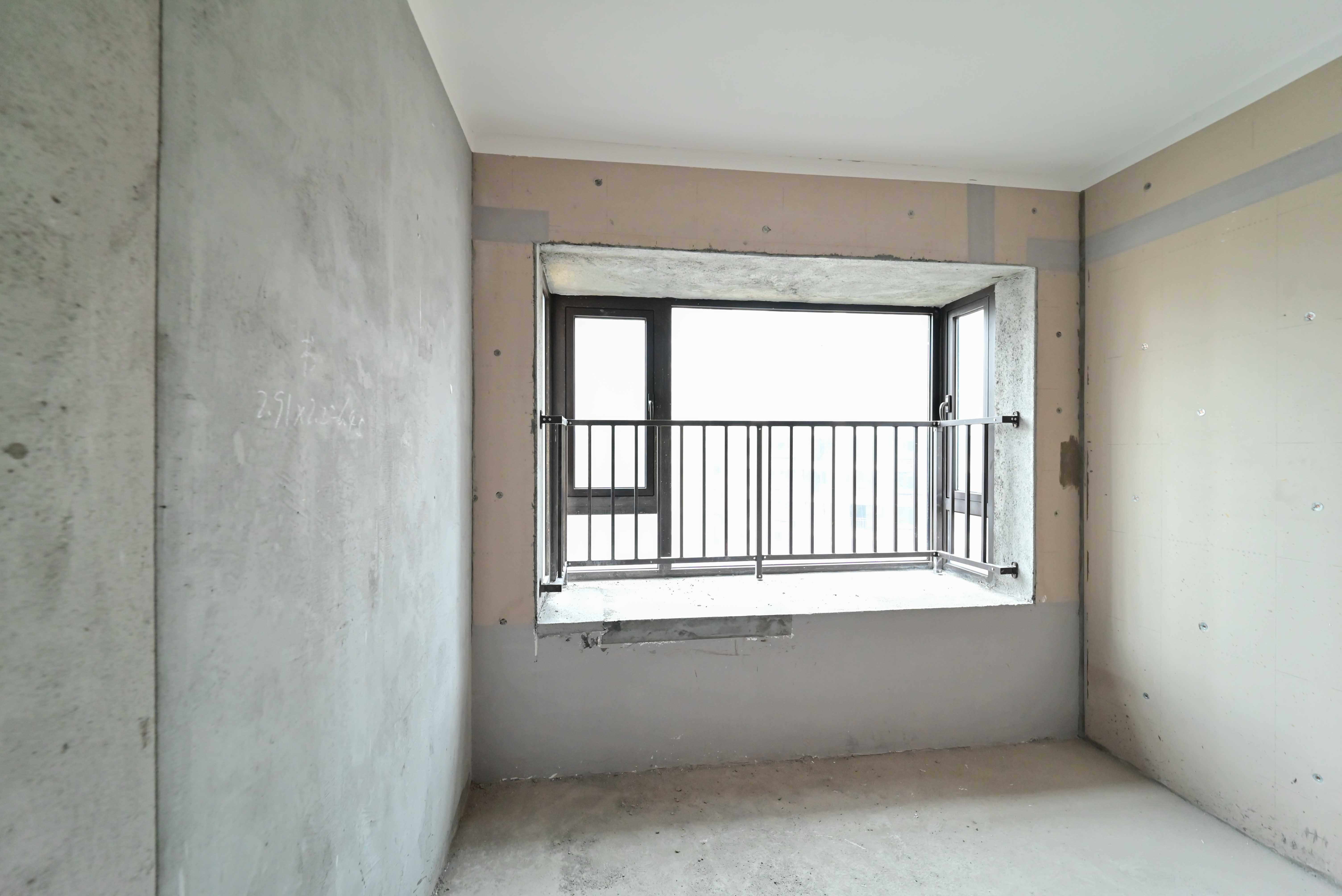 保利大都汇一期、二期  5室2厅2卫    207.8万其他