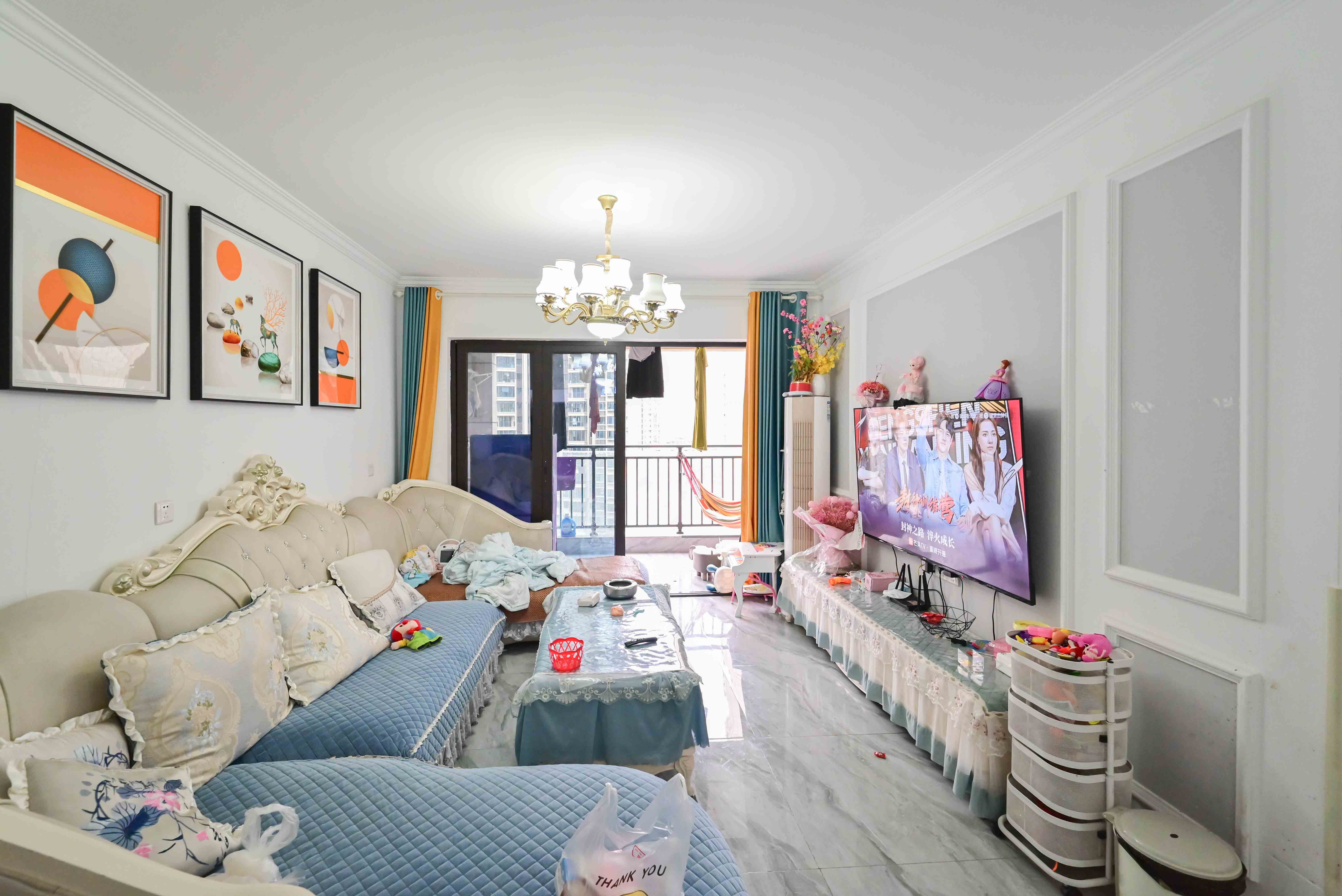 保利大都汇一期、二期 4室2厅2卫 158.0万 保利大都汇一期、二期 4室2厅2卫 158.0万客厅