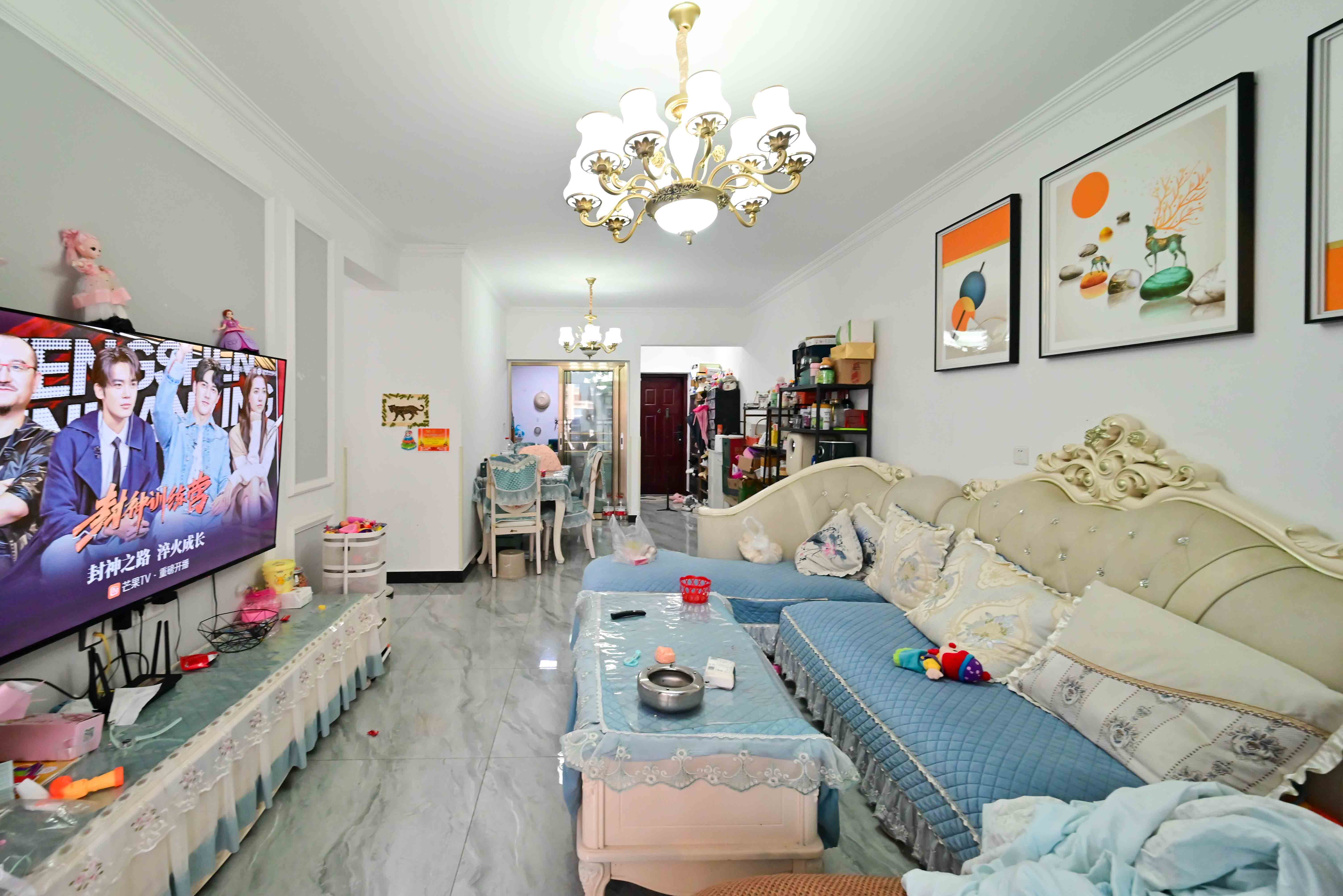 保利大都汇一期、二期 4室2厅2卫 158.0万 保利大都汇一期、二期 4室2厅2卫 158.0万客厅