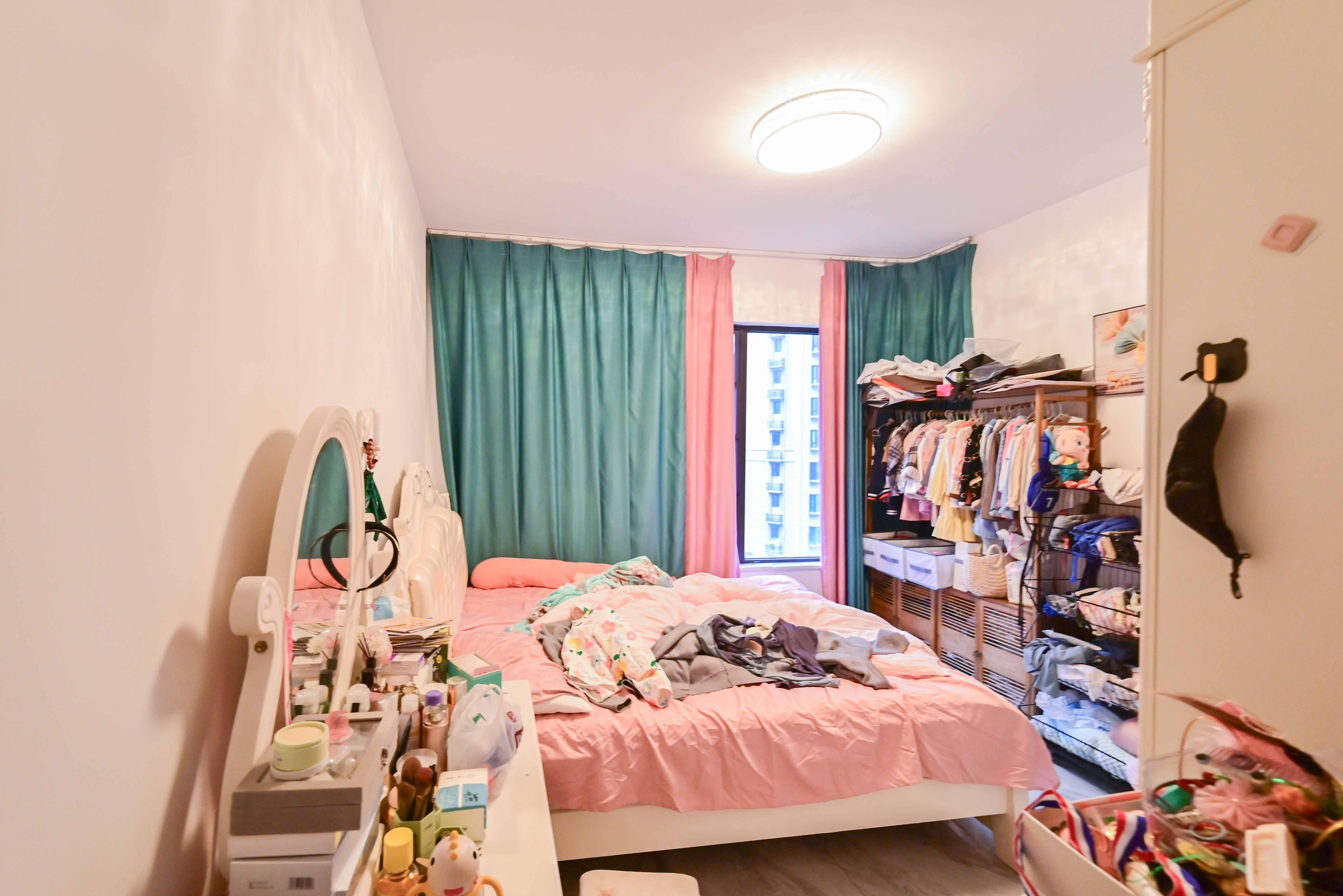 保利大都汇一期、二期 4室2厅2卫 158.0万 保利大都汇一期、二期 4室2厅2卫 158.0万卧室