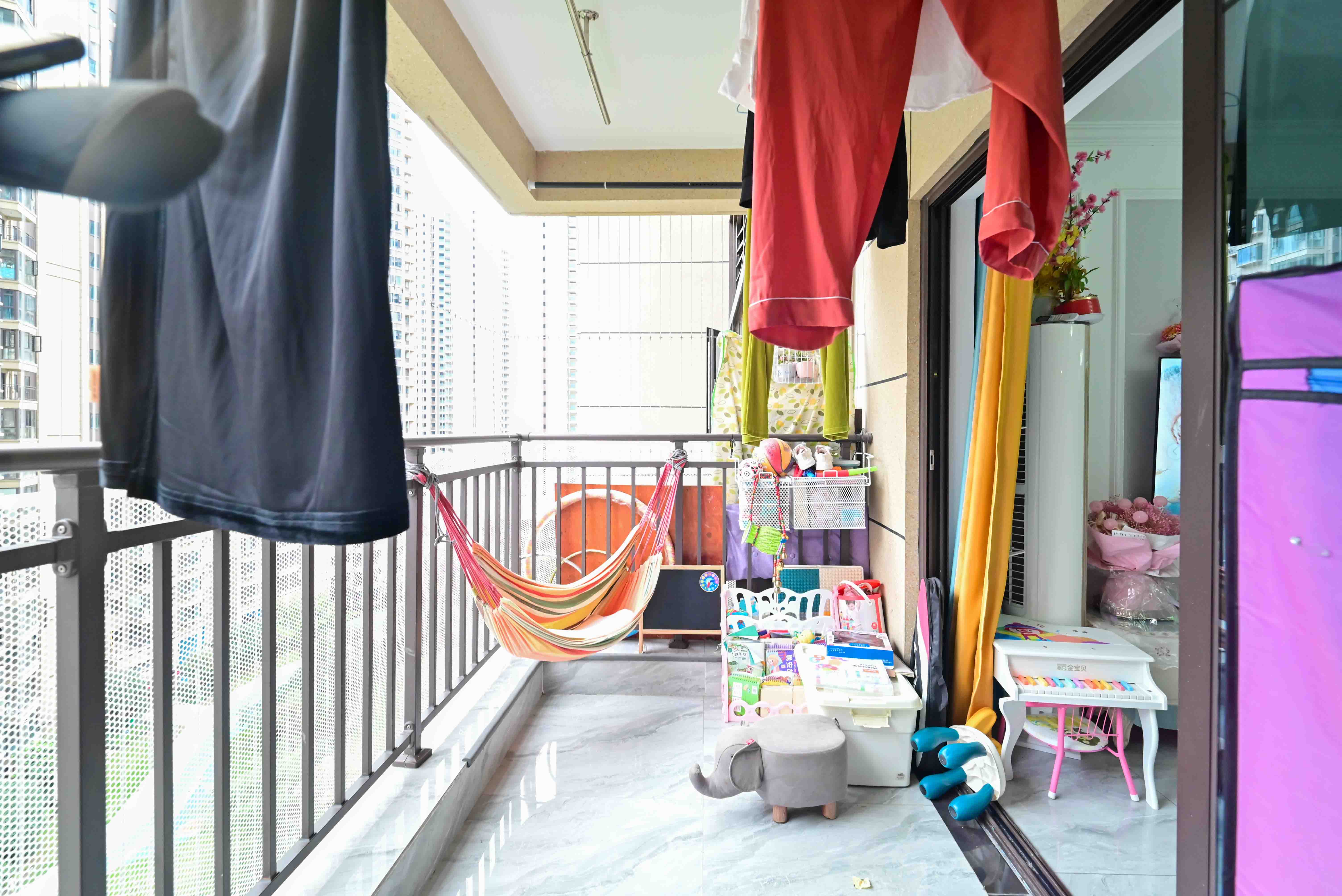 保利大都汇一期、二期 4室2厅2卫 158.0万 保利大都汇一期、二期 4室2厅2卫 158.0万阳台