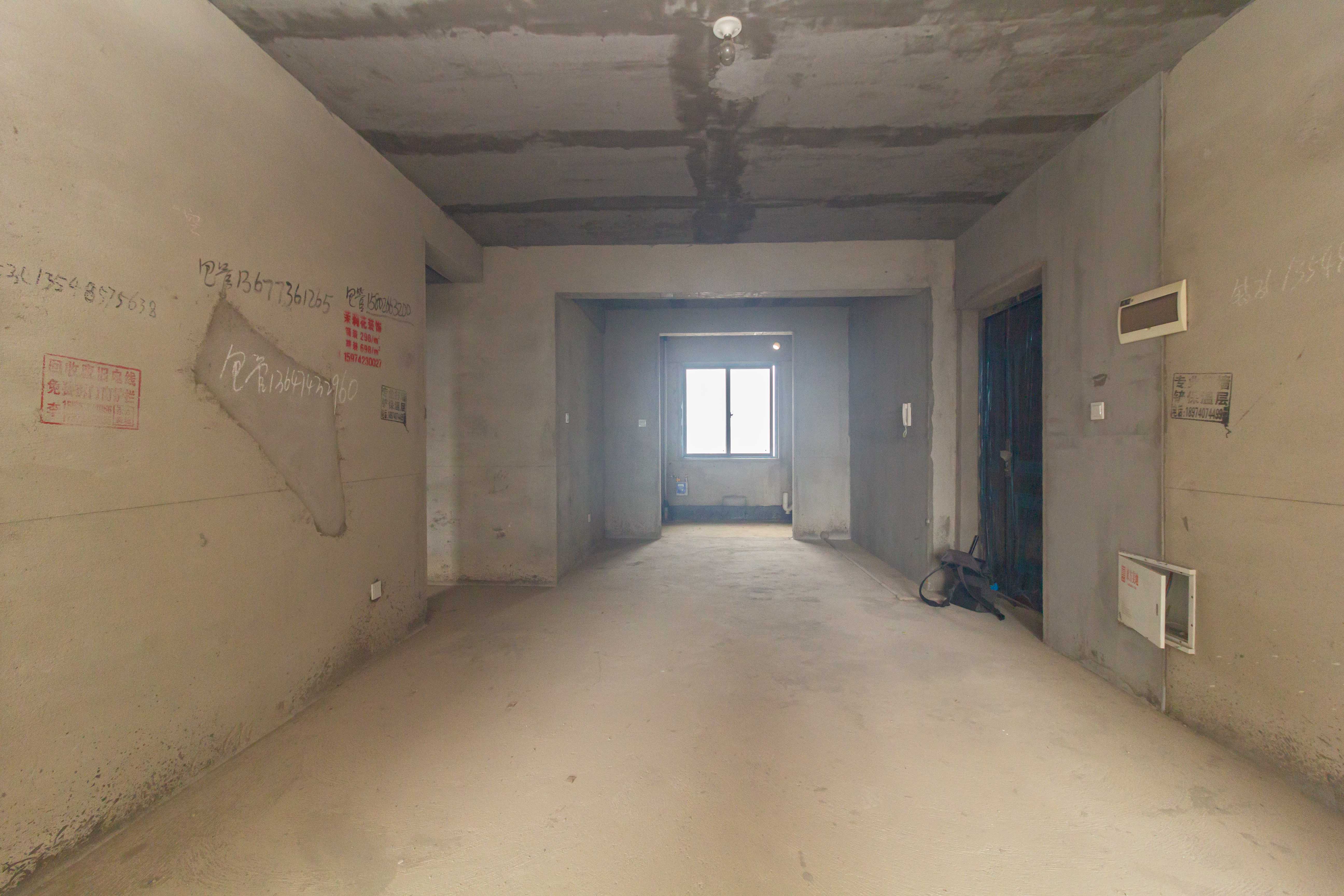 东方美地 4室2厅2卫 89.8万 东方美地 4室2厅2卫 89.8万客厅