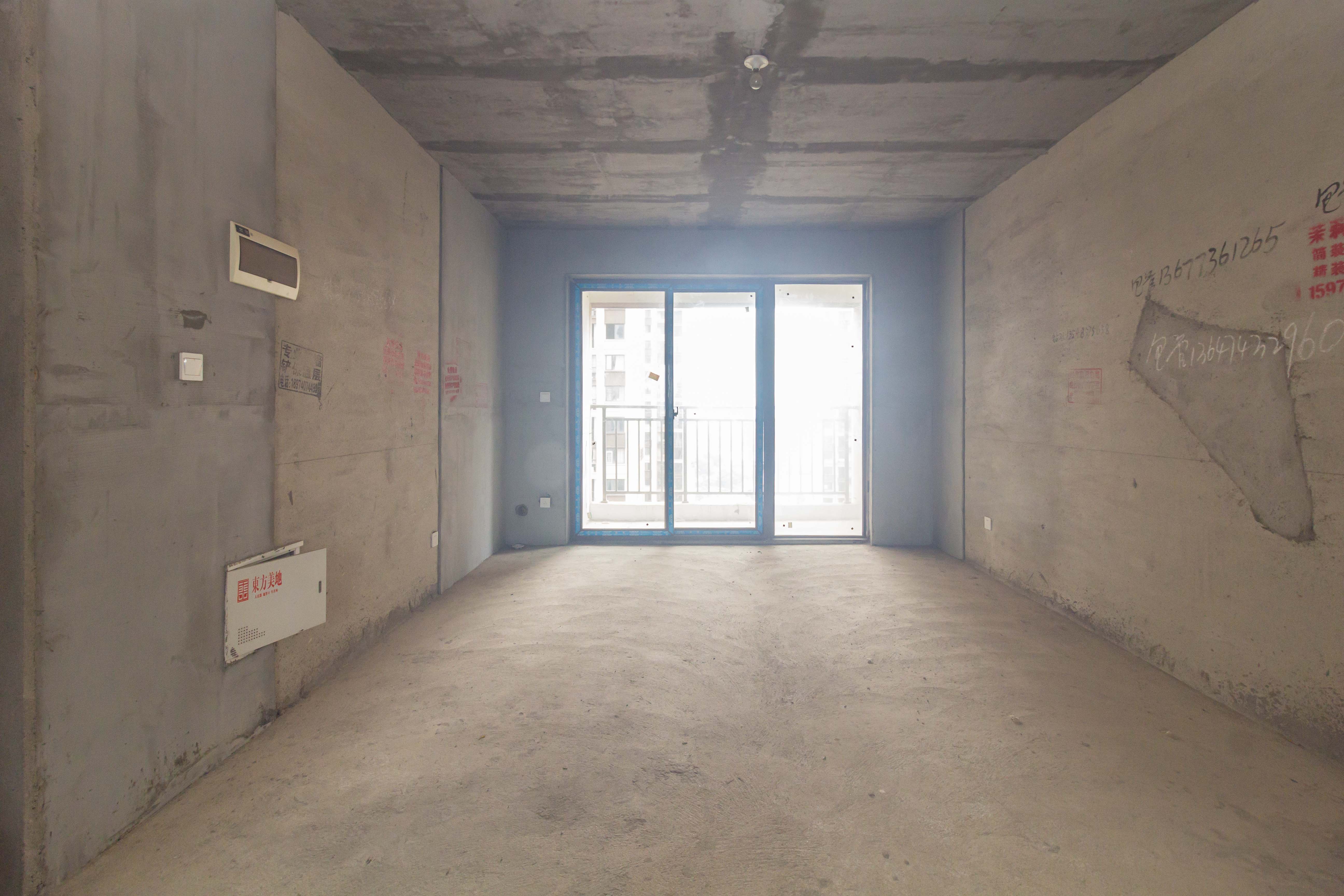 东方美地 4室2厅2卫 89.8万 东方美地 4室2厅2卫 89.8万客厅