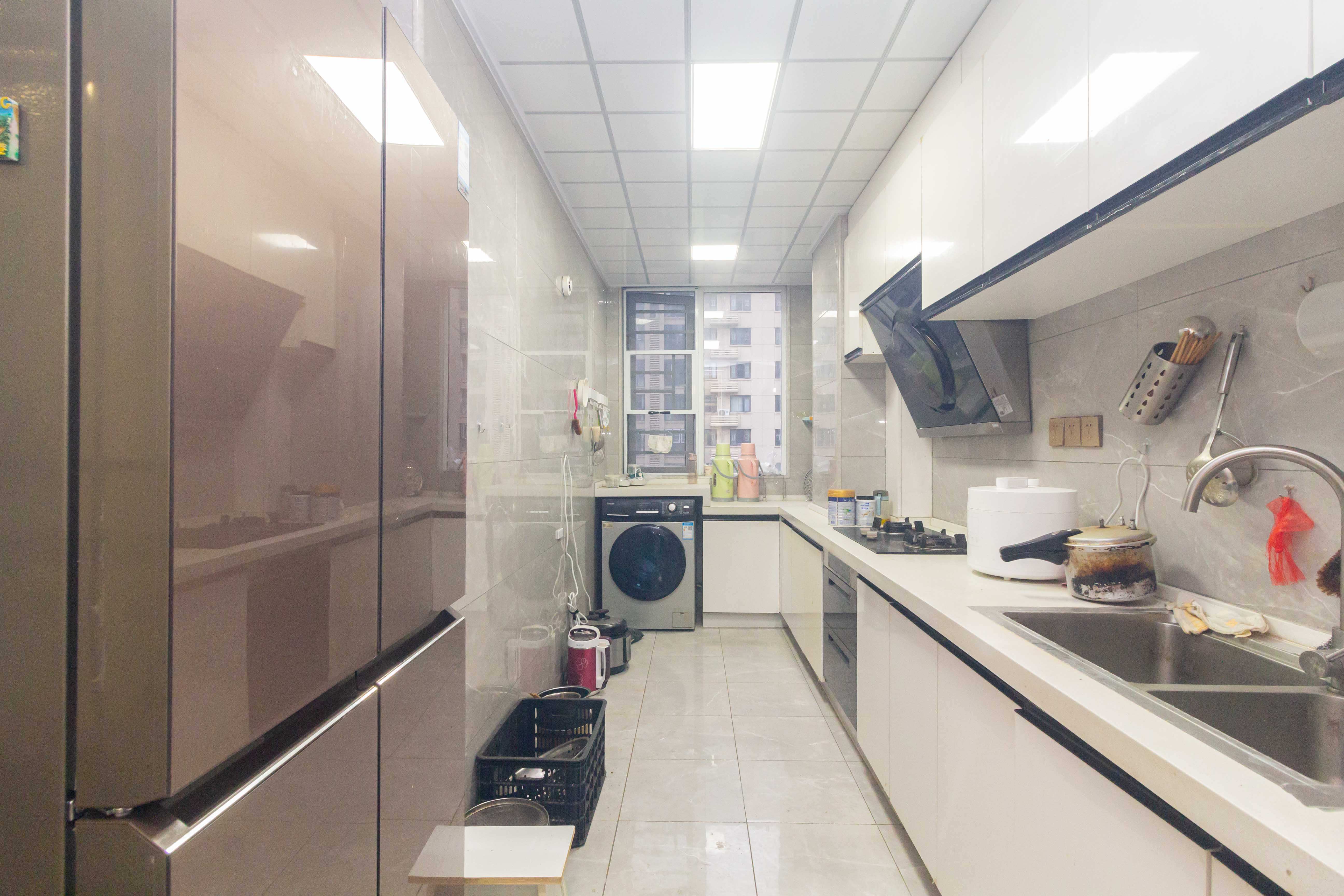 芙蓉万国城MOMA（卓越汇富苑）  4室2厅2卫    129.88万厨房