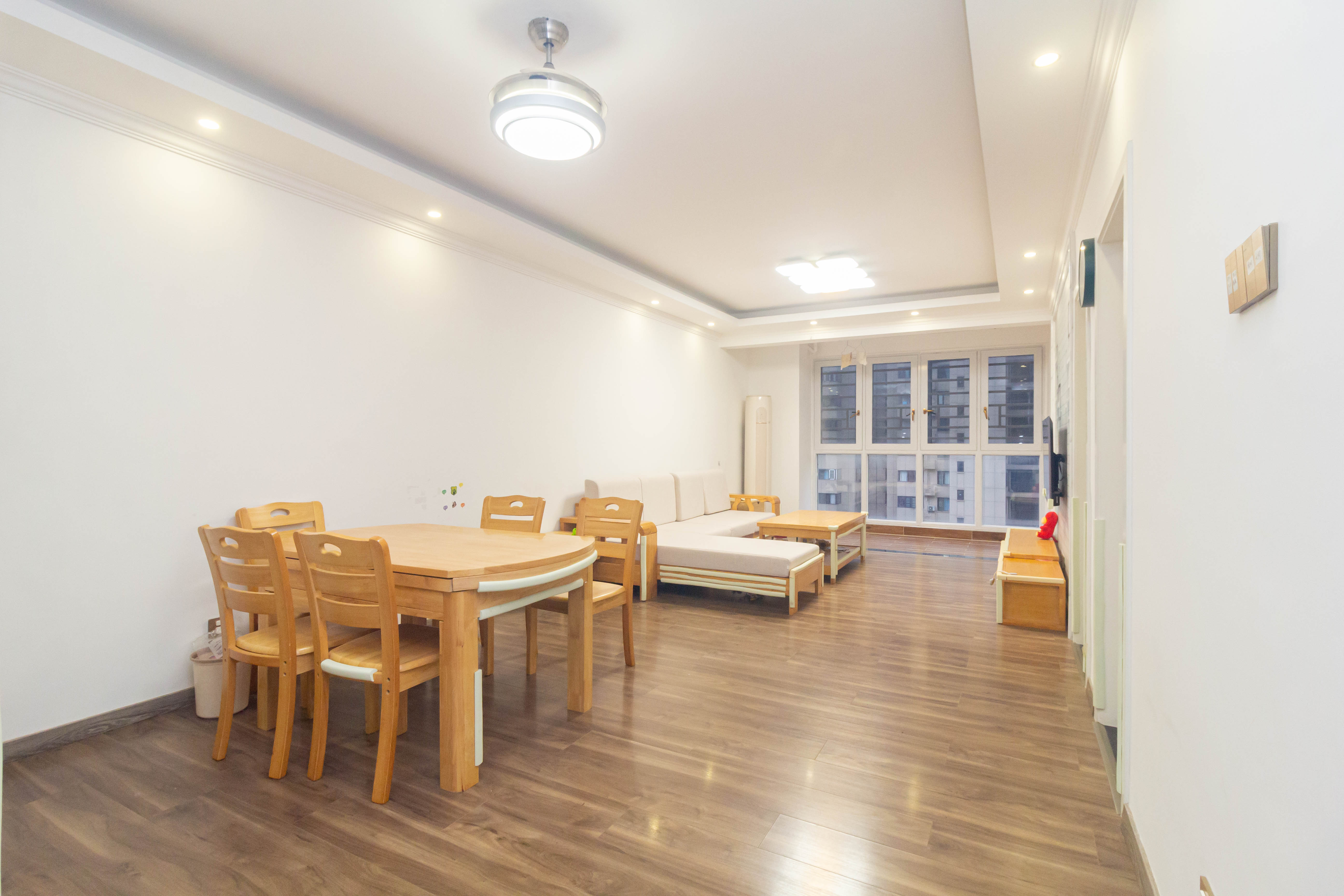 芙蓉万国城MOMA（卓越汇富苑）  4室2厅2卫    129.88万客厅