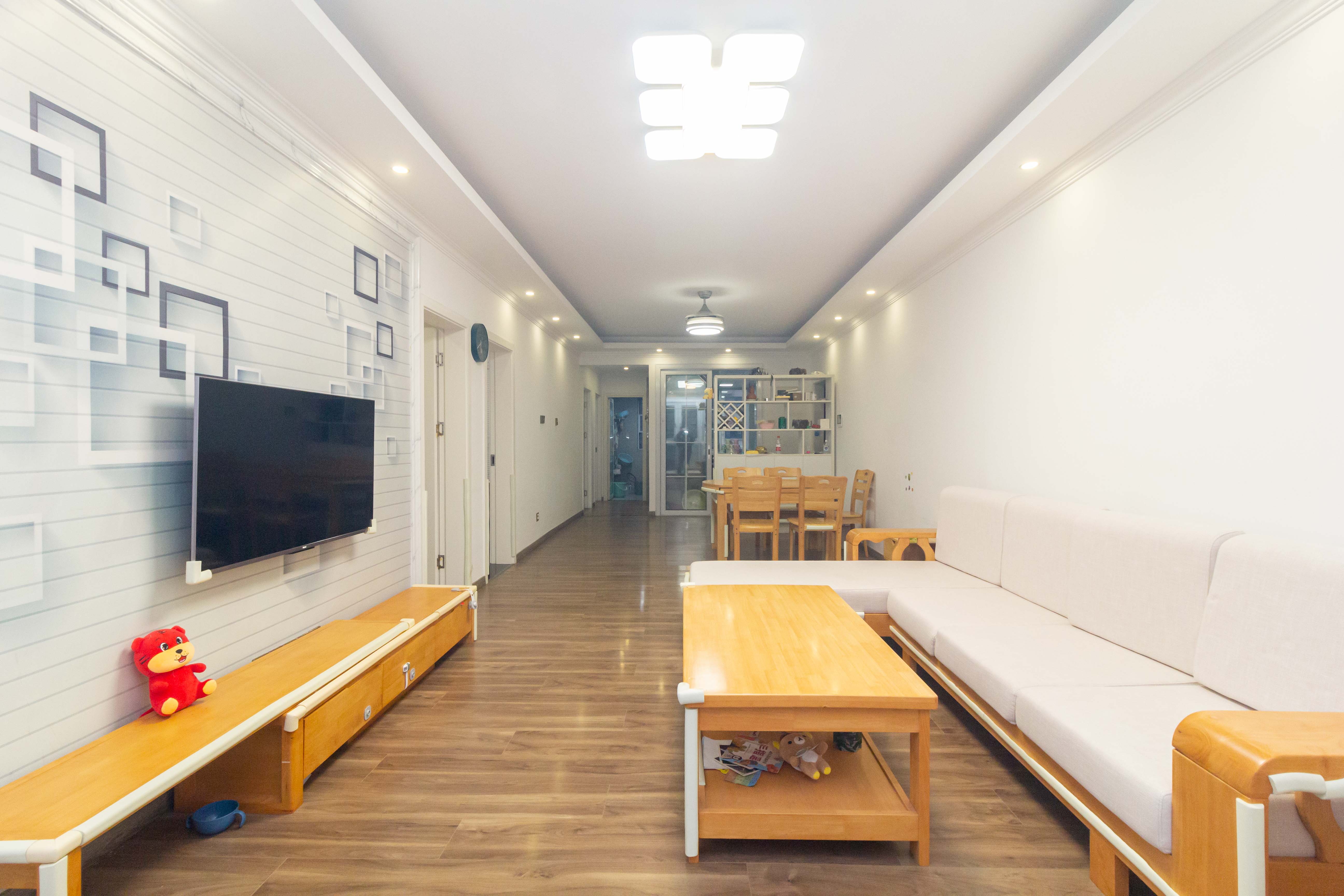 芙蓉万国城MOMA（卓越汇富苑）  4室2厅2卫    129.88万客厅