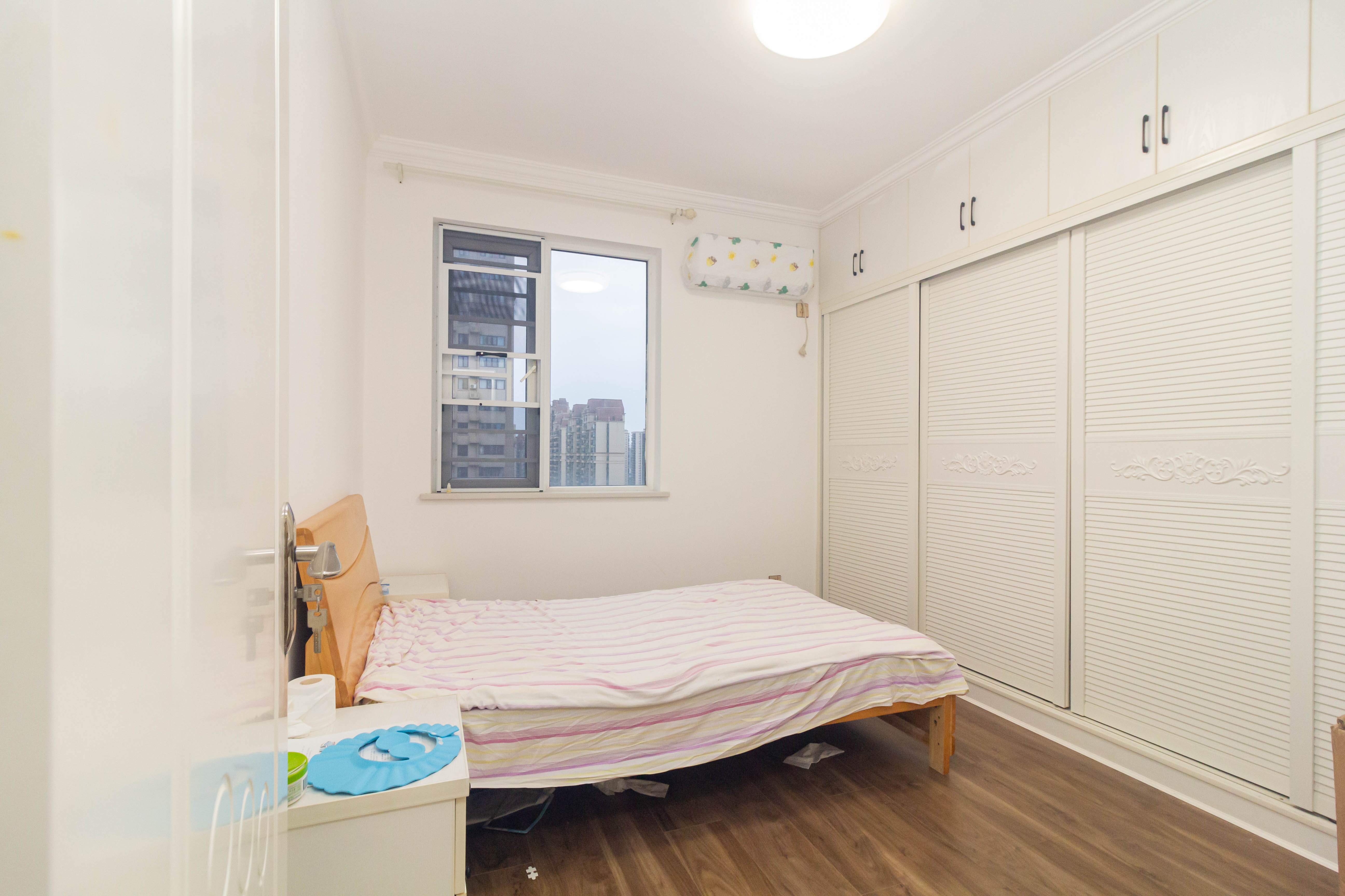 芙蓉万国城MOMA（卓越汇富苑）  4室2厅2卫    129.88万卧室