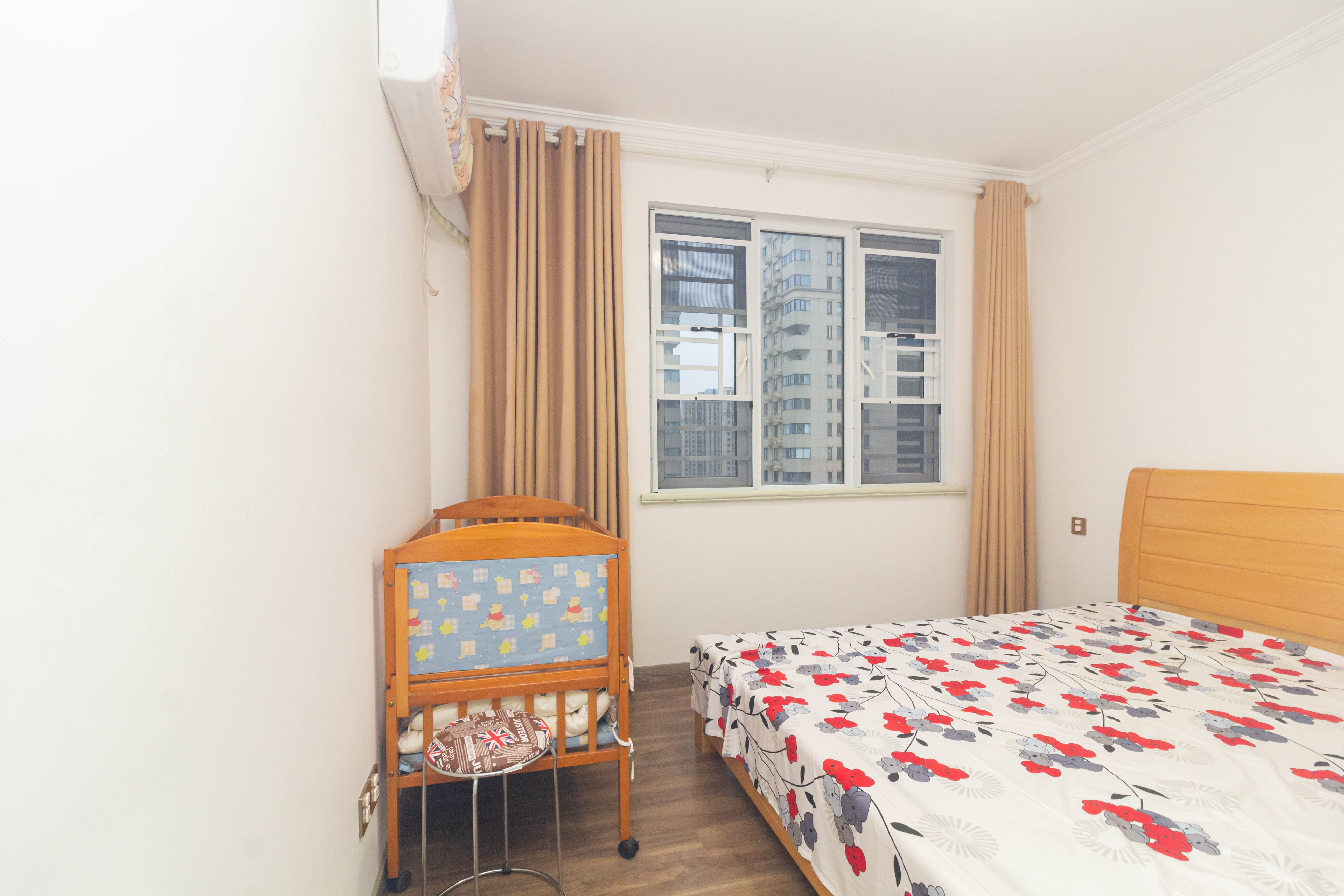 芙蓉万国城MOMA（卓越汇富苑）  4室2厅2卫    129.88万卧室