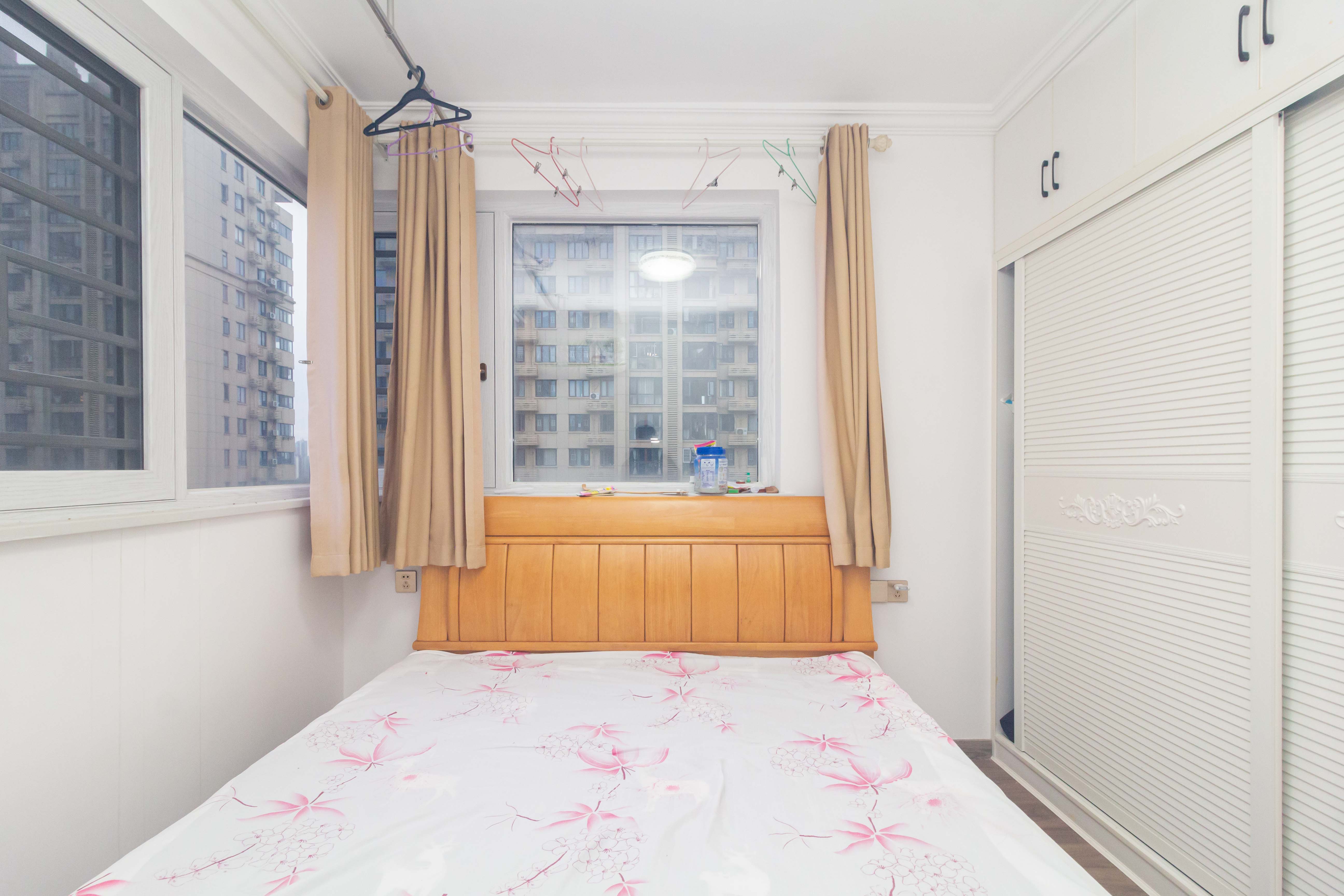 芙蓉万国城MOMA（卓越汇富苑）  4室2厅2卫    129.88万卧室