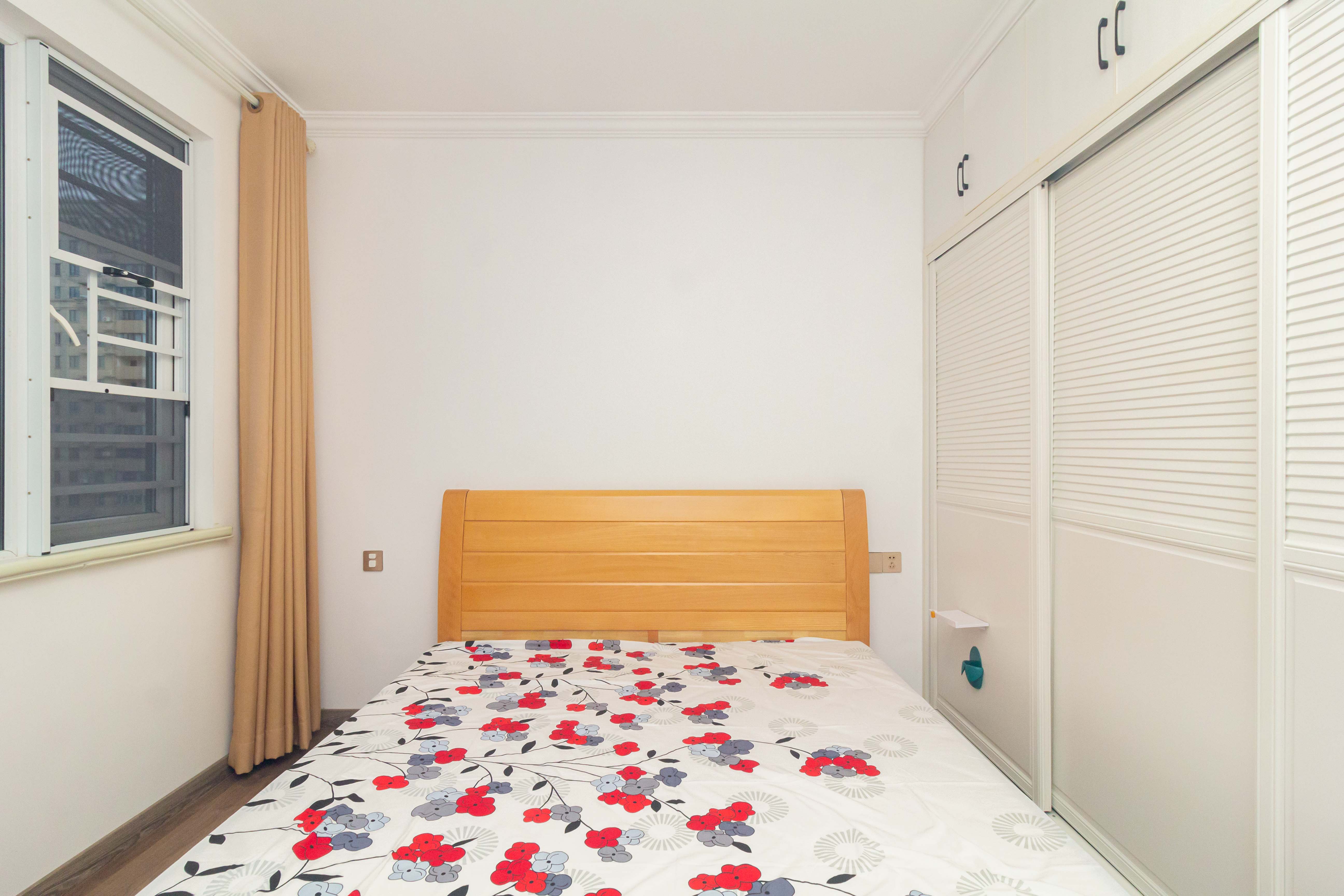 芙蓉万国城MOMA（卓越汇富苑）  4室2厅2卫    129.88万卧室