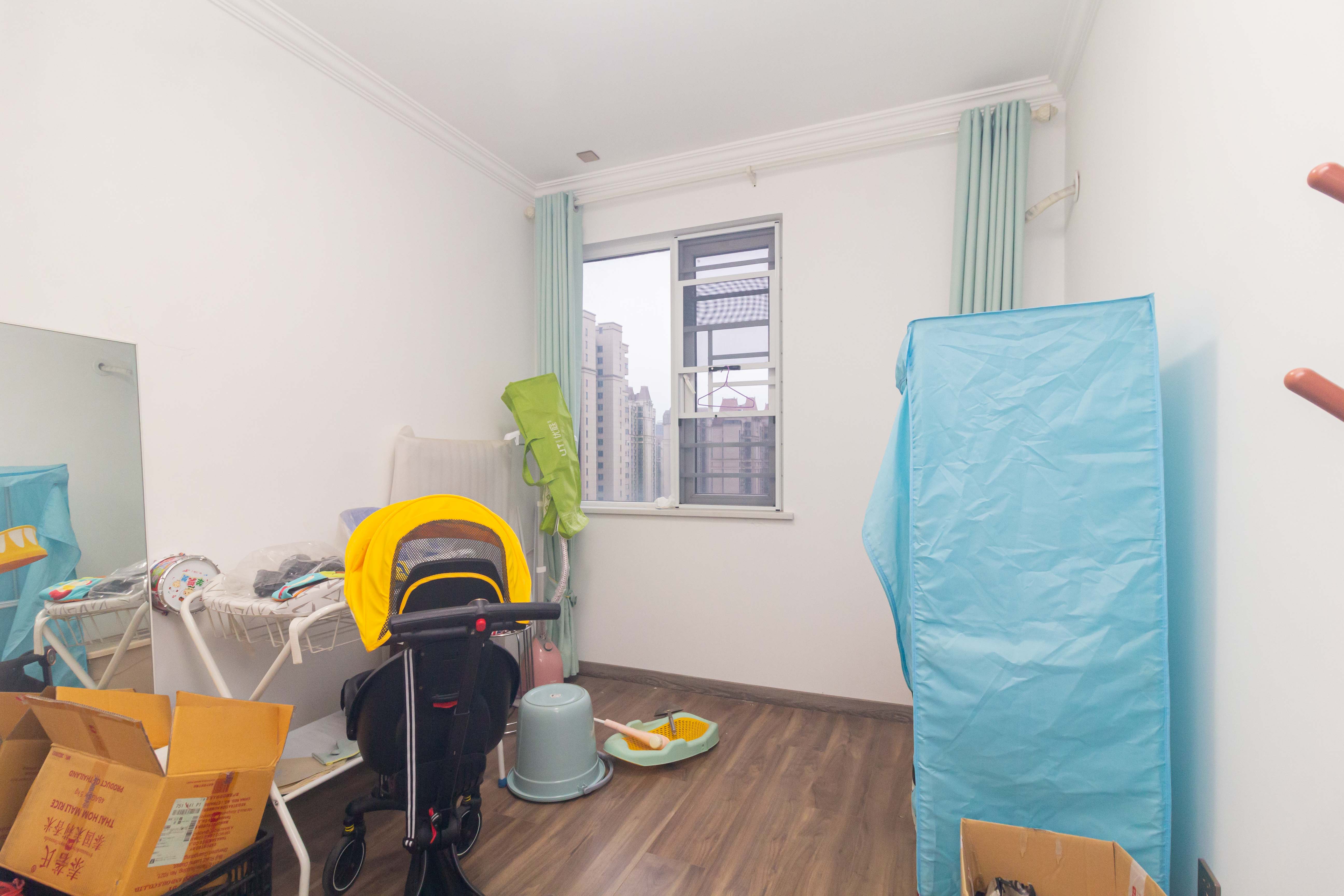 芙蓉万国城MOMA（卓越汇富苑）  4室2厅2卫    129.88万卧室