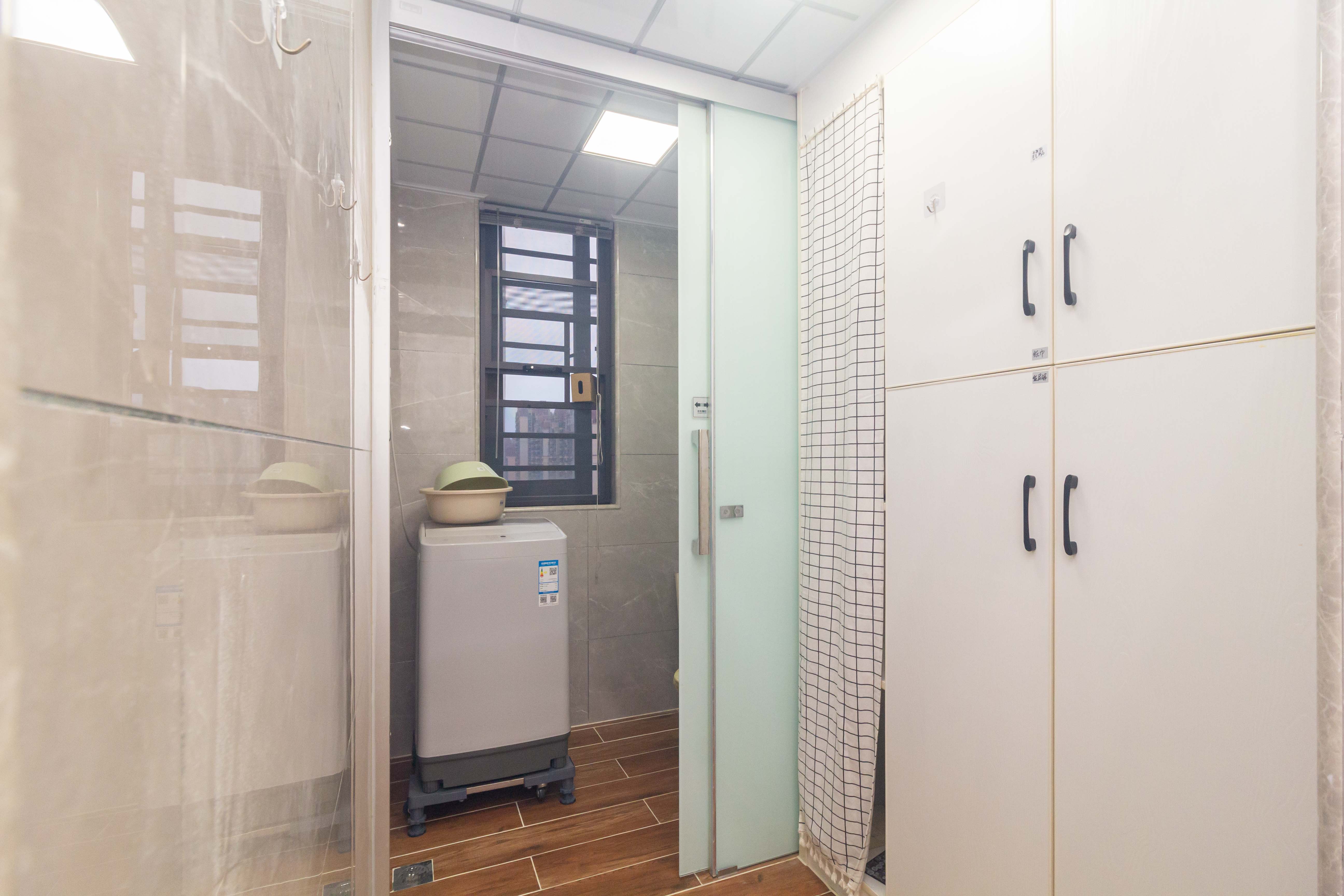 芙蓉万国城MOMA（卓越汇富苑）  4室2厅2卫    129.88万卫生间