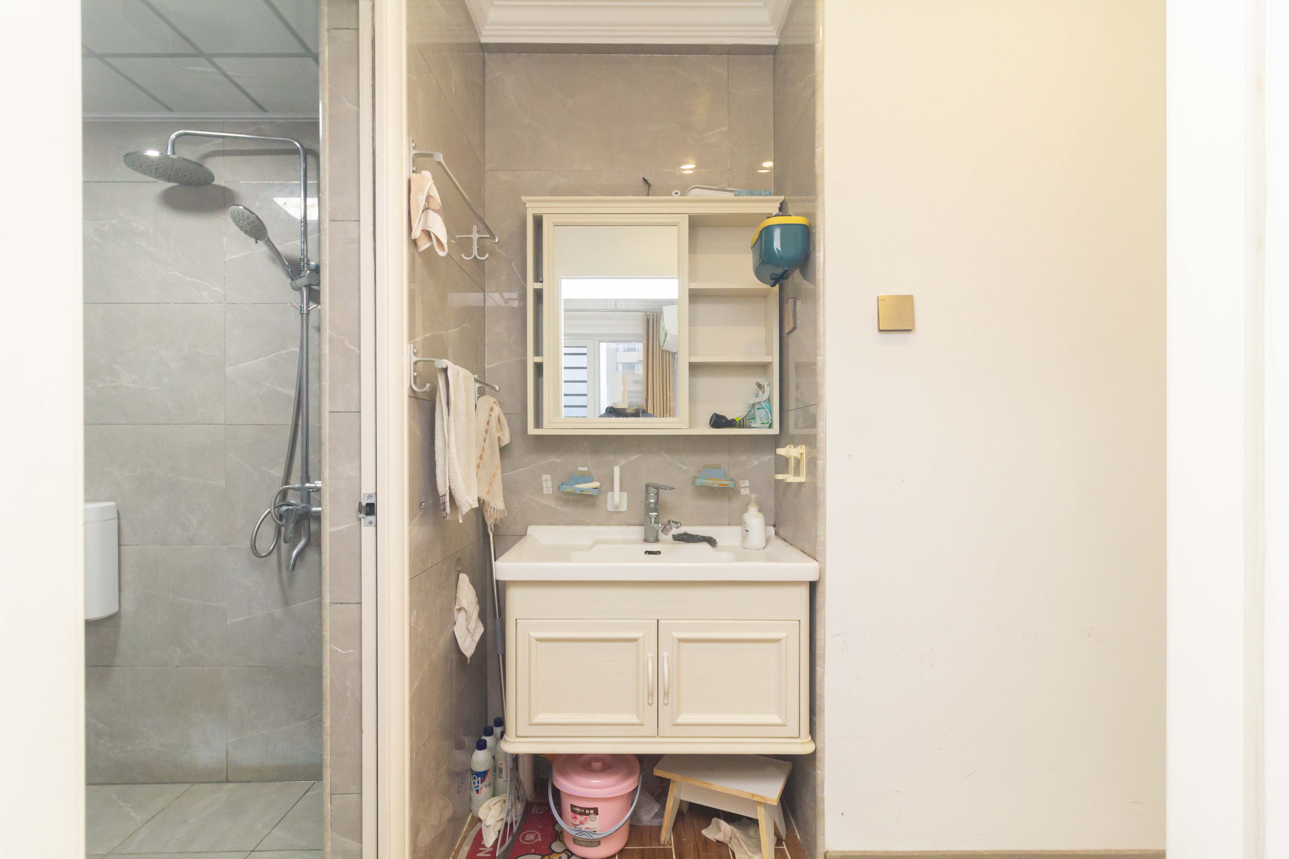 芙蓉万国城MOMA（卓越汇富苑）  4室2厅2卫    129.88万卫生间