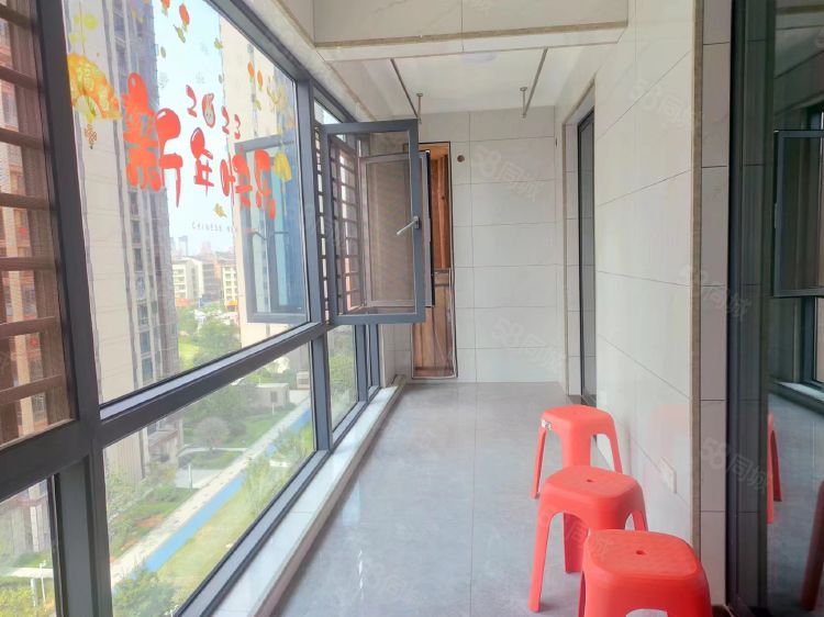 三一街区  4室2厅2卫   2500.00元/月室内图