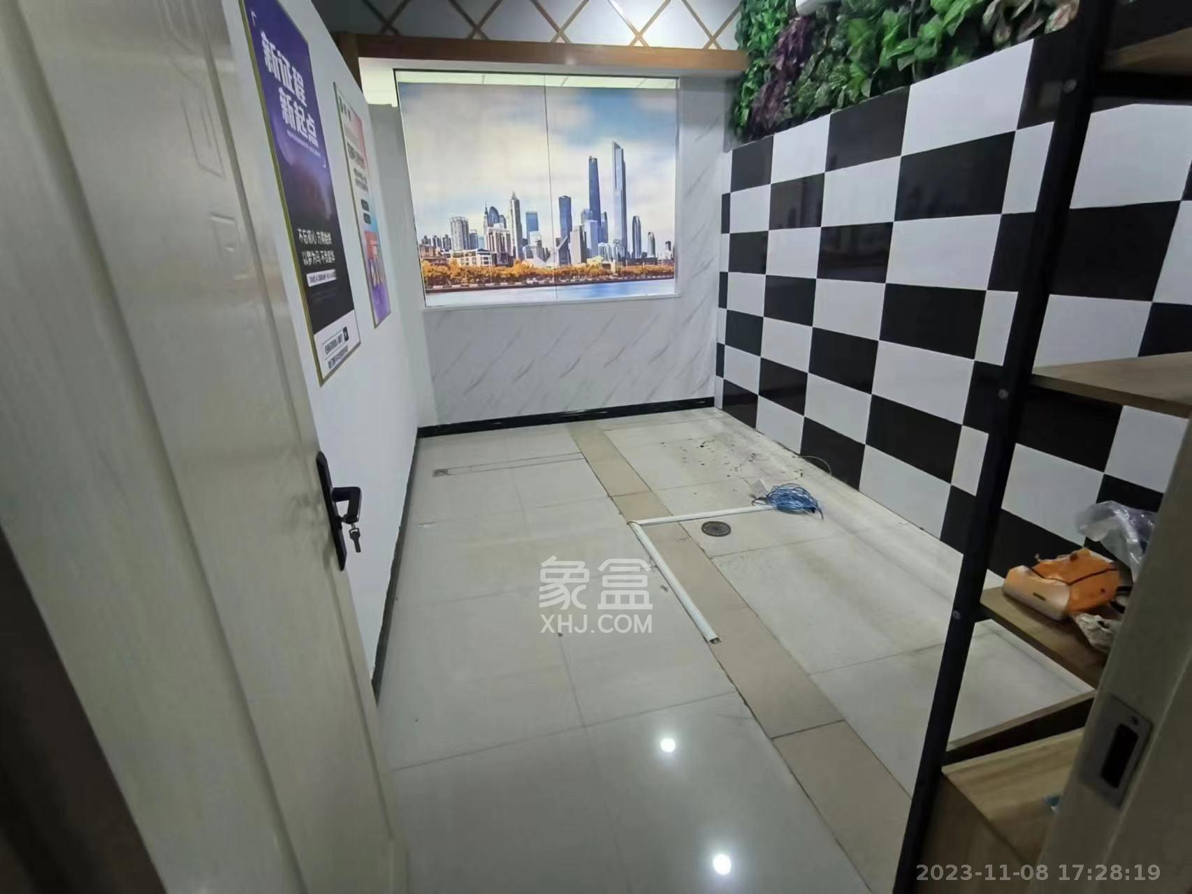 中城丽景香山园  4室2厅2卫   7300.00元/月室内图