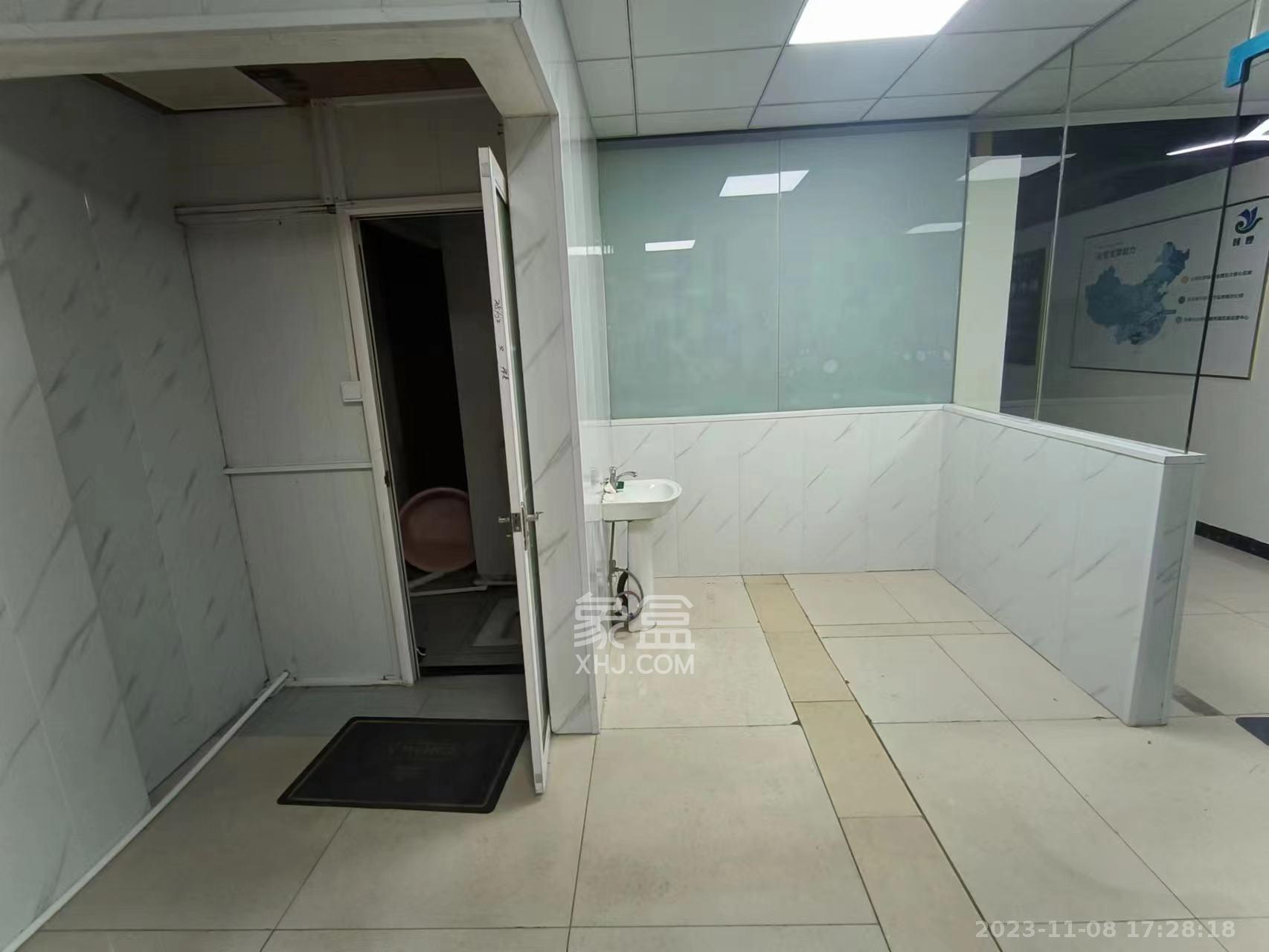 中城丽景香山园  4室2厅2卫   7300.00元/月室内图