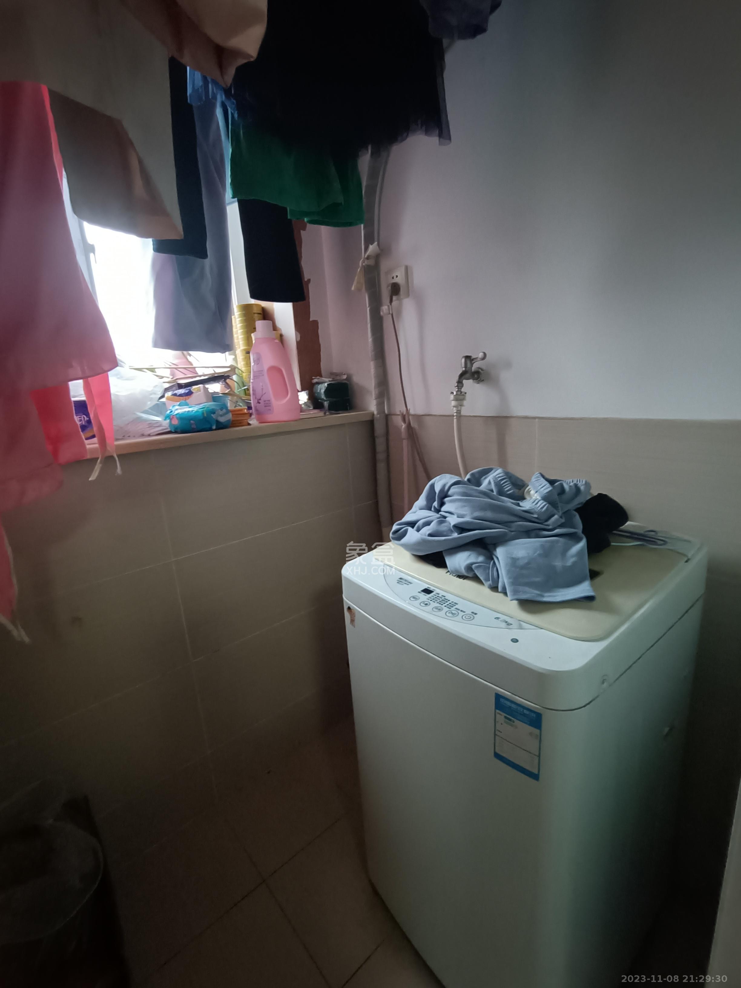 月亮湾草莓街区一、二期  1室1厅1卫   1300.00元/月室内图