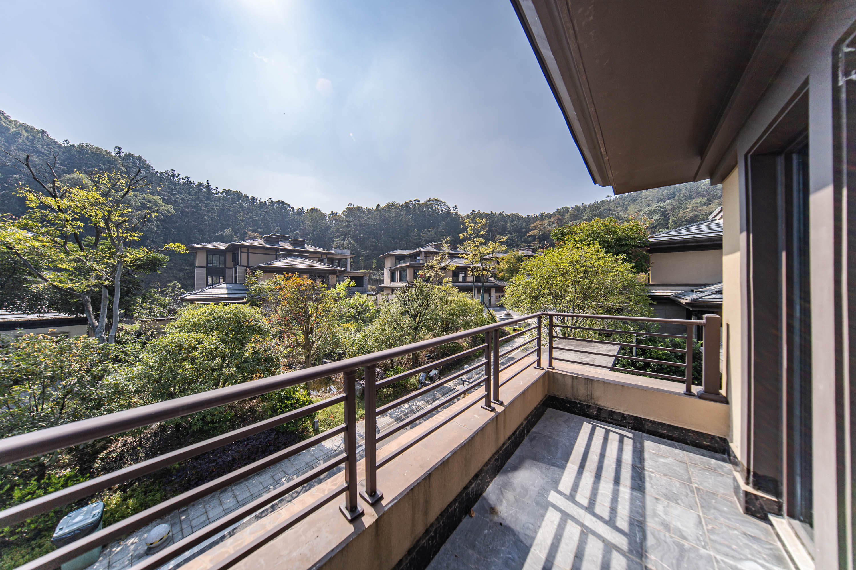 致地龙煕台  6室2厅6卫   1380.00万阳台