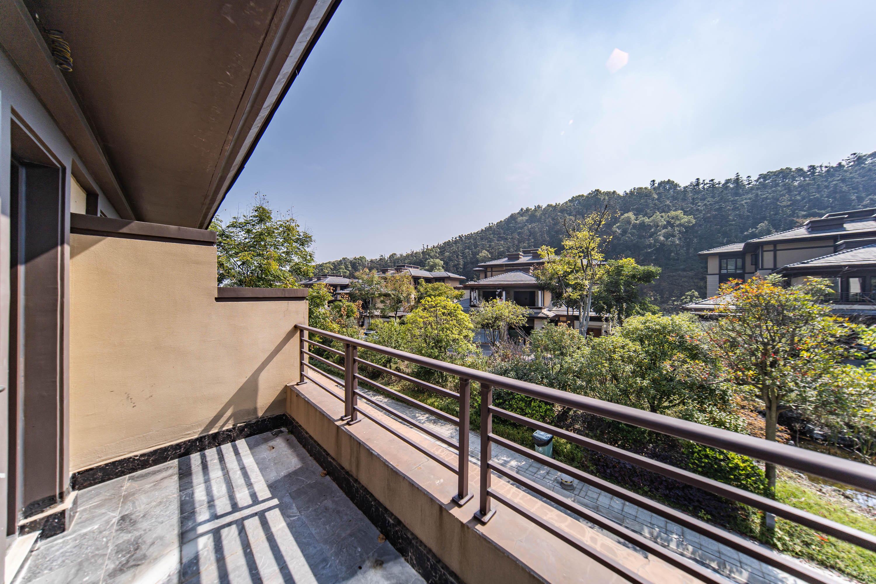 致地龙煕台  6室2厅6卫   1380.00万阳台