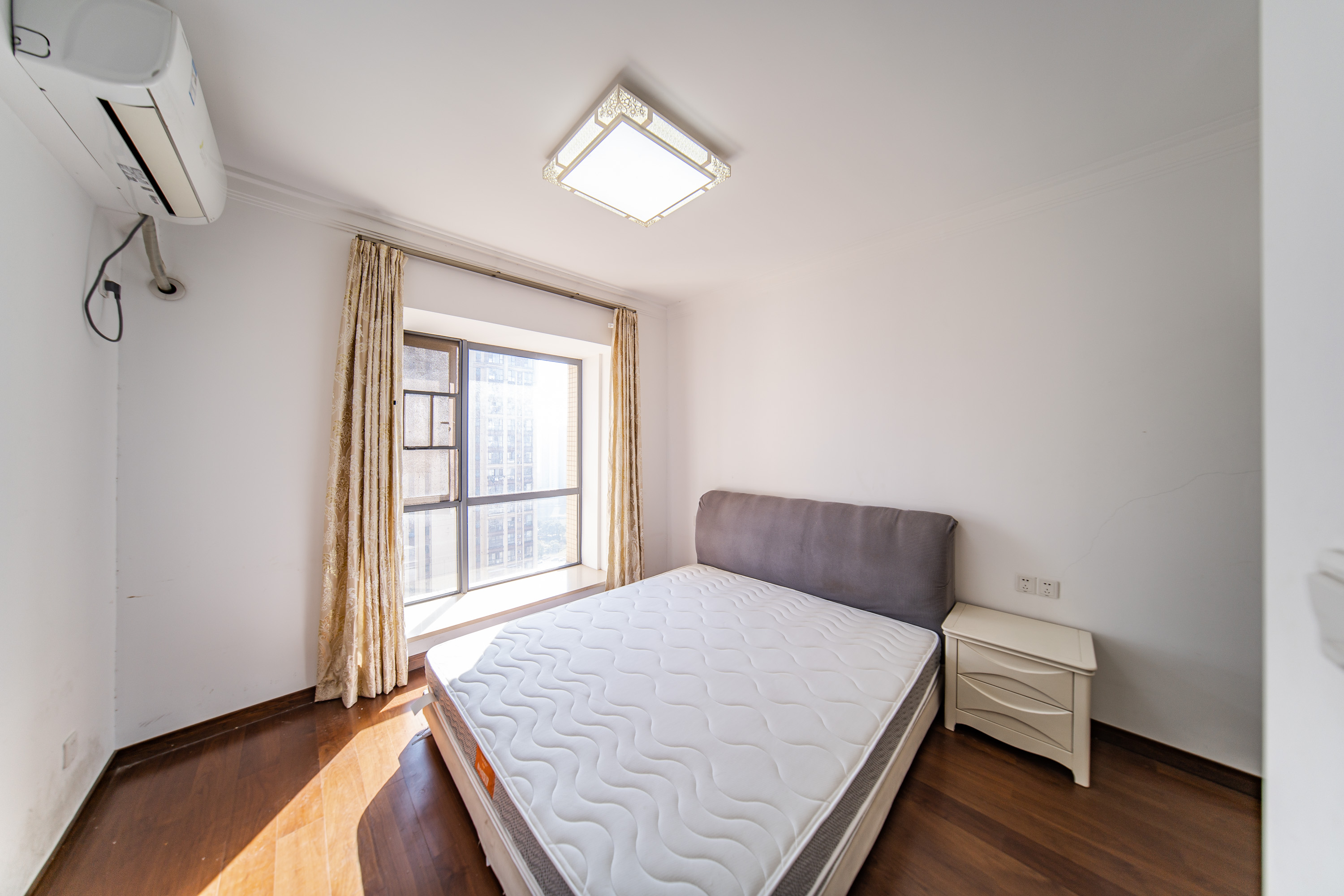 兰亭湾畔  3室2厅1卫    115.0万卧室