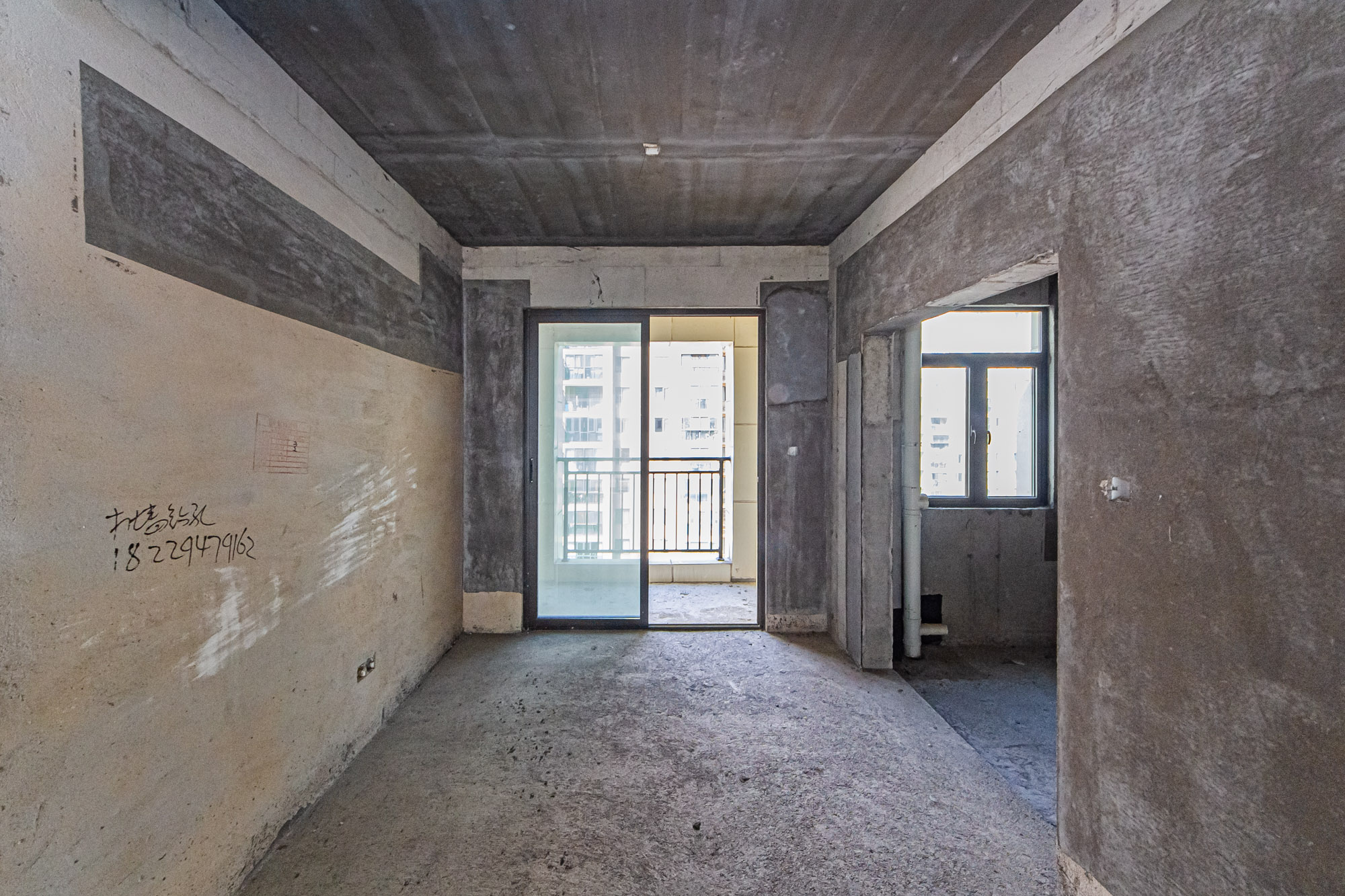 润和国际广场  4室2厅2卫    168.0万客厅