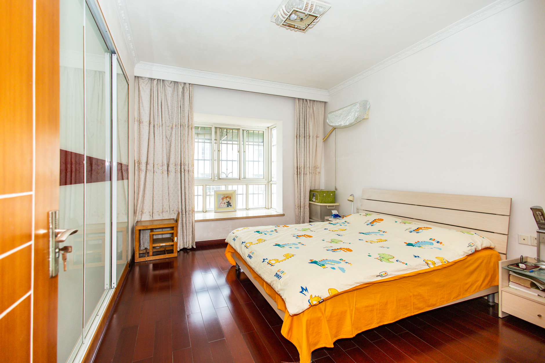 金岸教师公寓 3室2厅2卫 86.0万 金岸教师公寓 3室2厅2卫 86.0万卧室