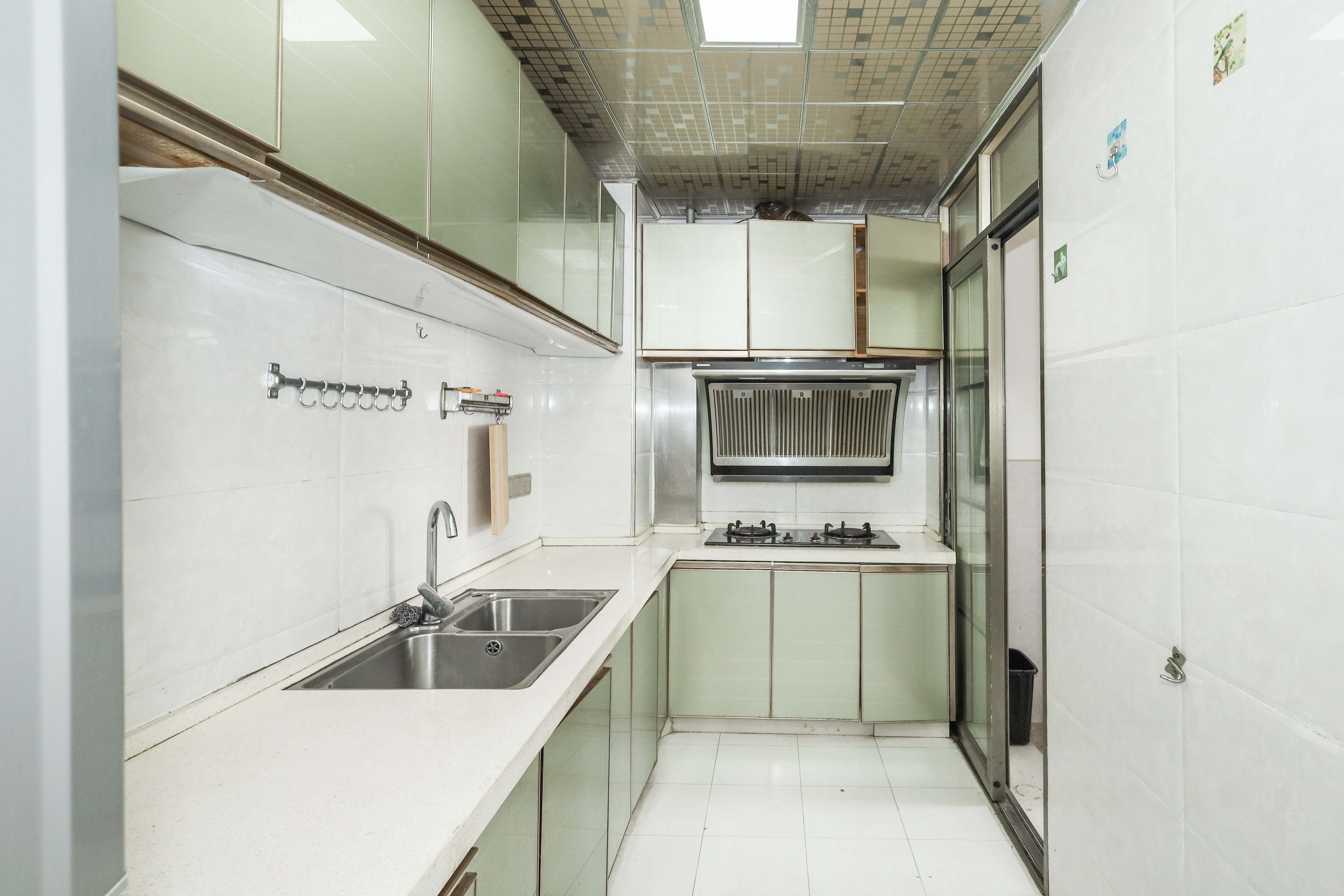 保利麓谷林语F区  3室2厅1卫    118.0万厨房