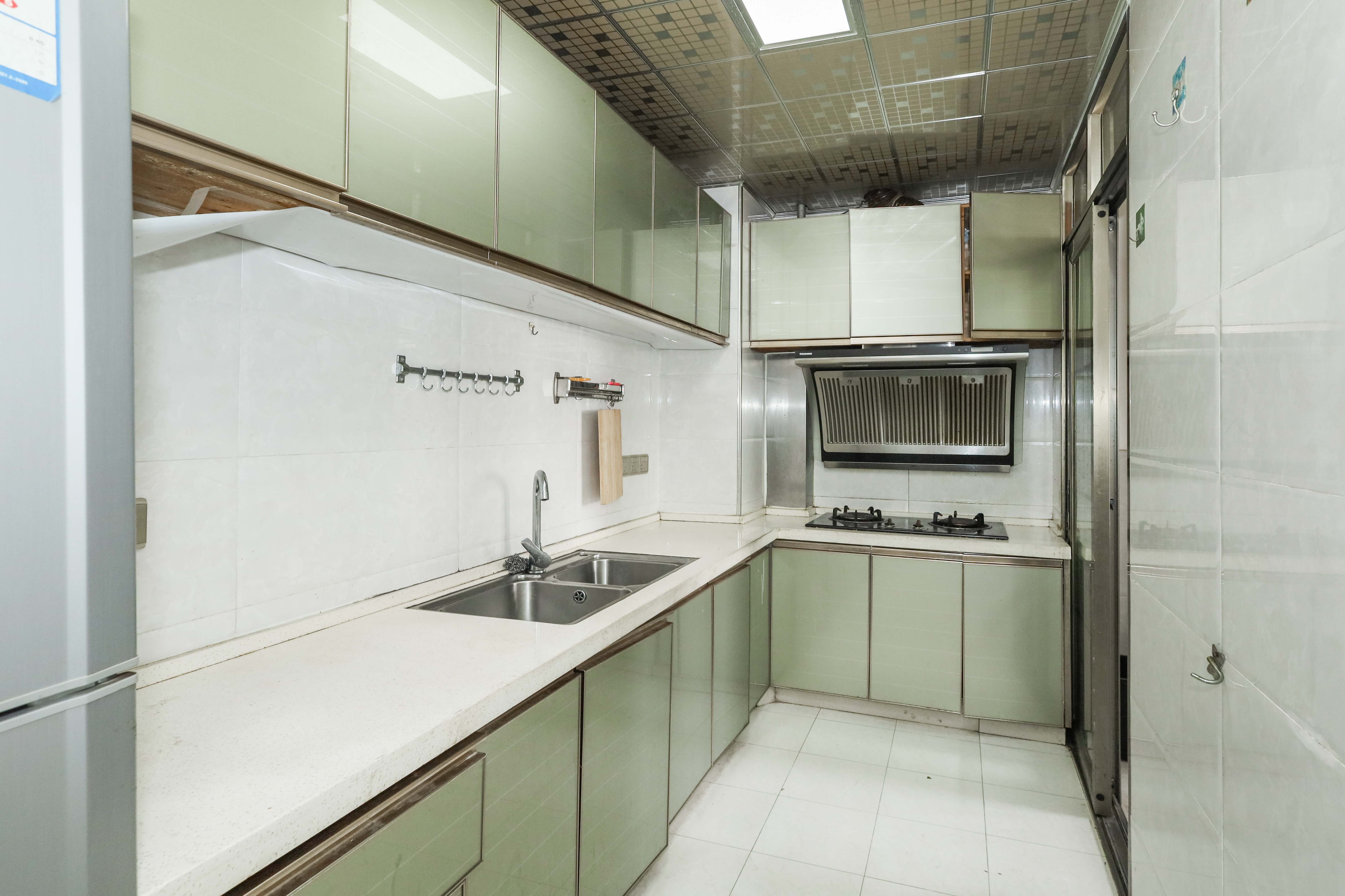 保利麓谷林语F区  3室2厅1卫    118.0万厨房