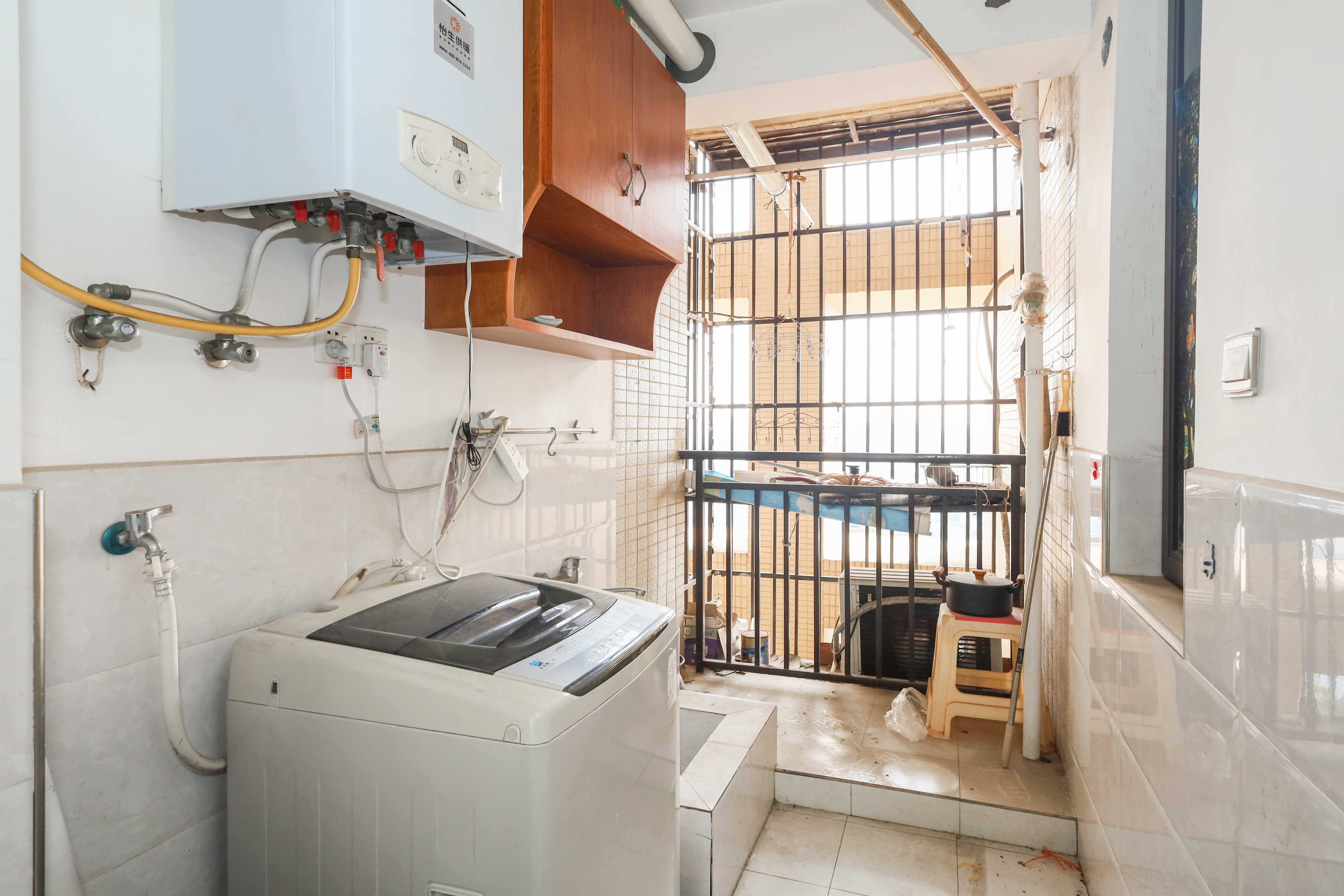 保利麓谷林语F区  3室2厅1卫    118.0万厨房