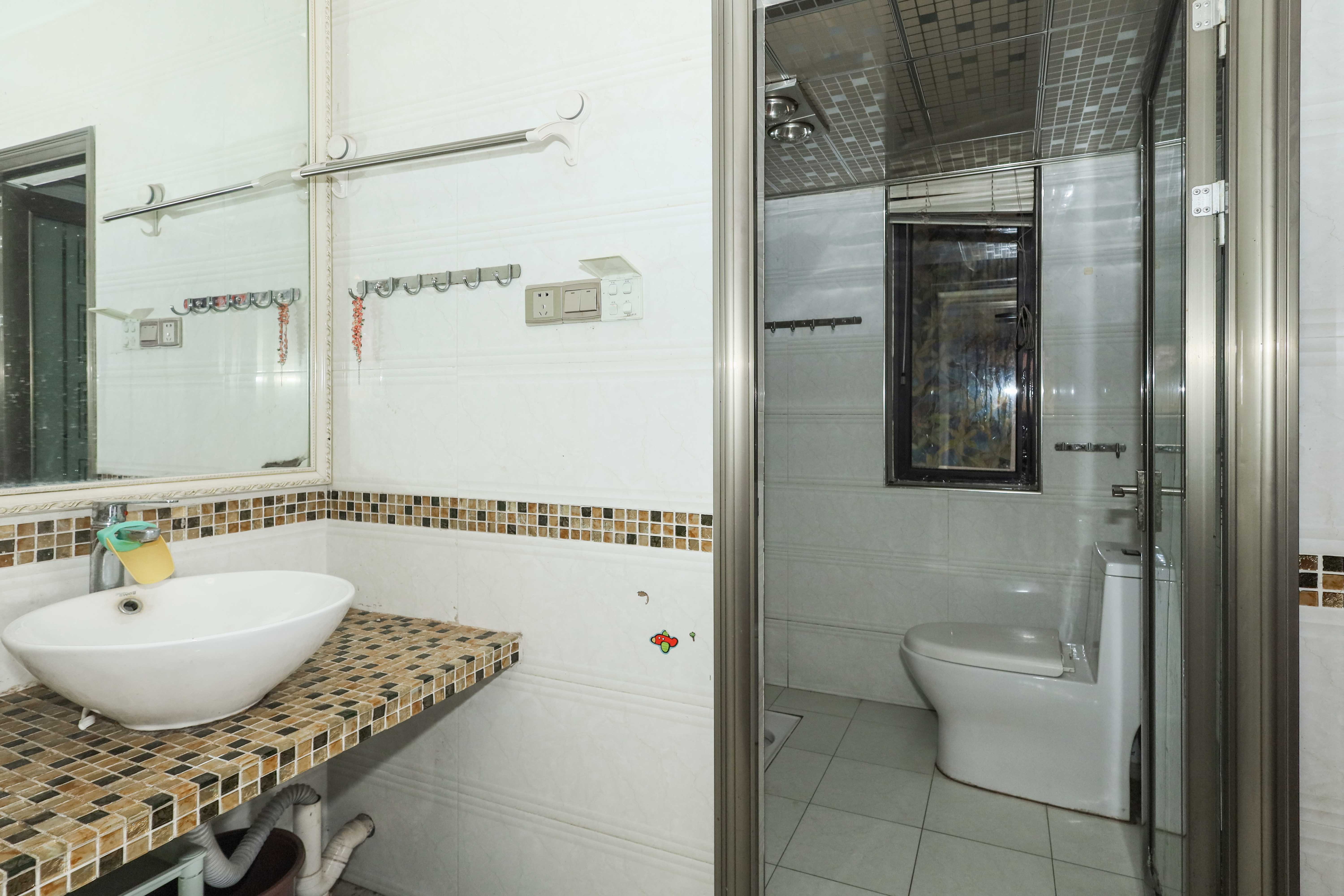 保利麓谷林语F区  3室2厅1卫    118.0万卫生间