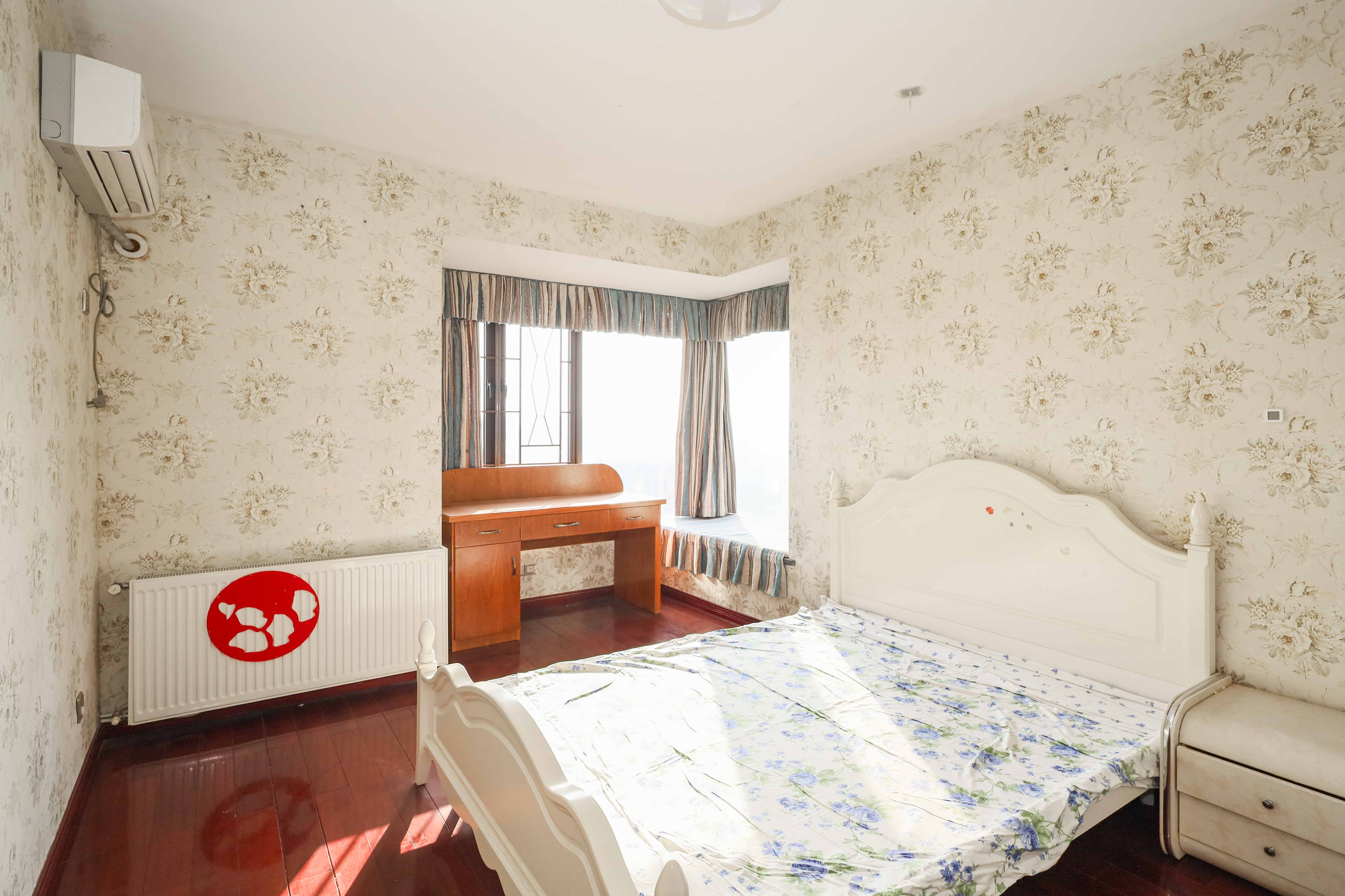 保利麓谷林语F区  3室2厅1卫    118.0万卧室