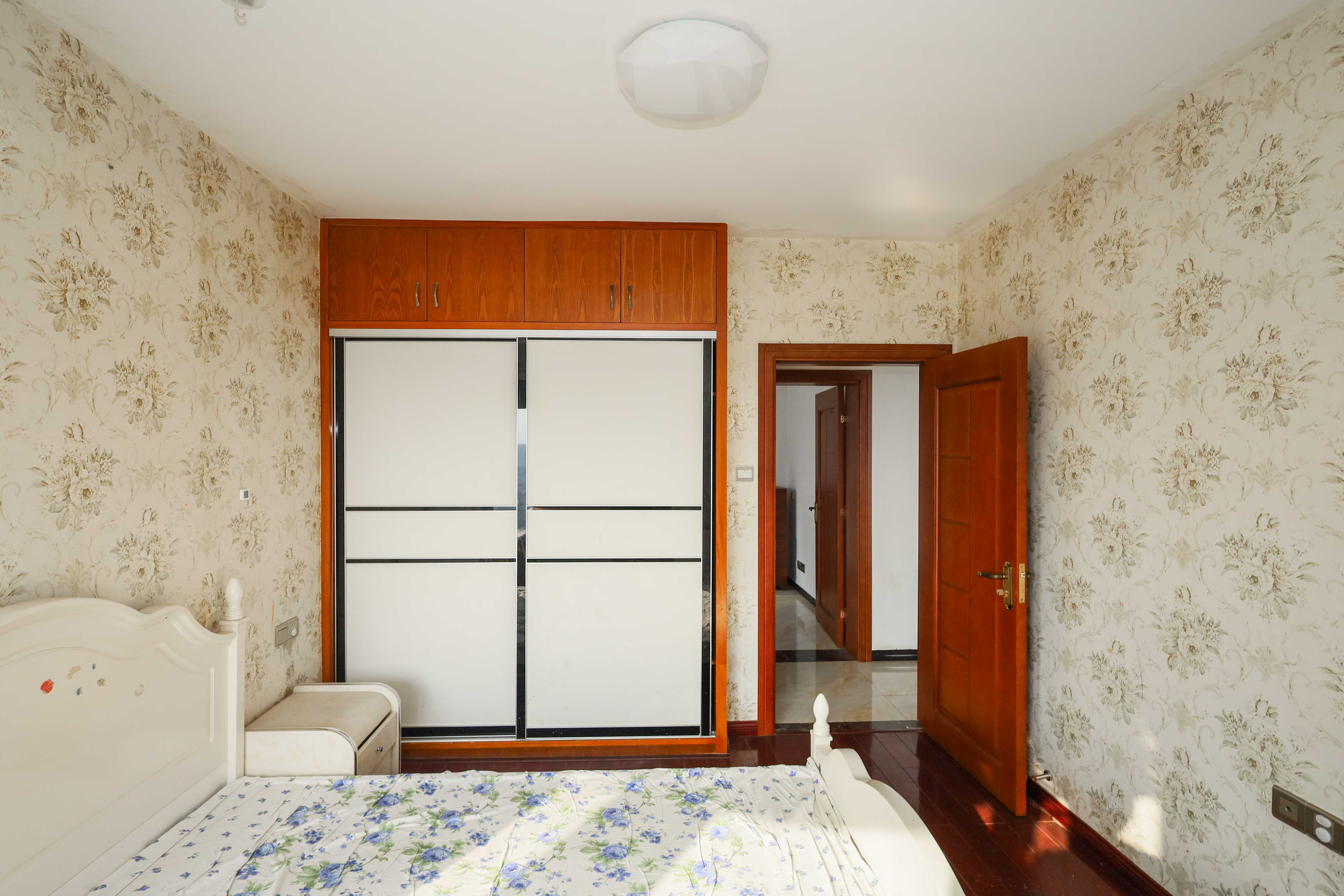 保利麓谷林语F区  3室2厅1卫    118.0万卧室