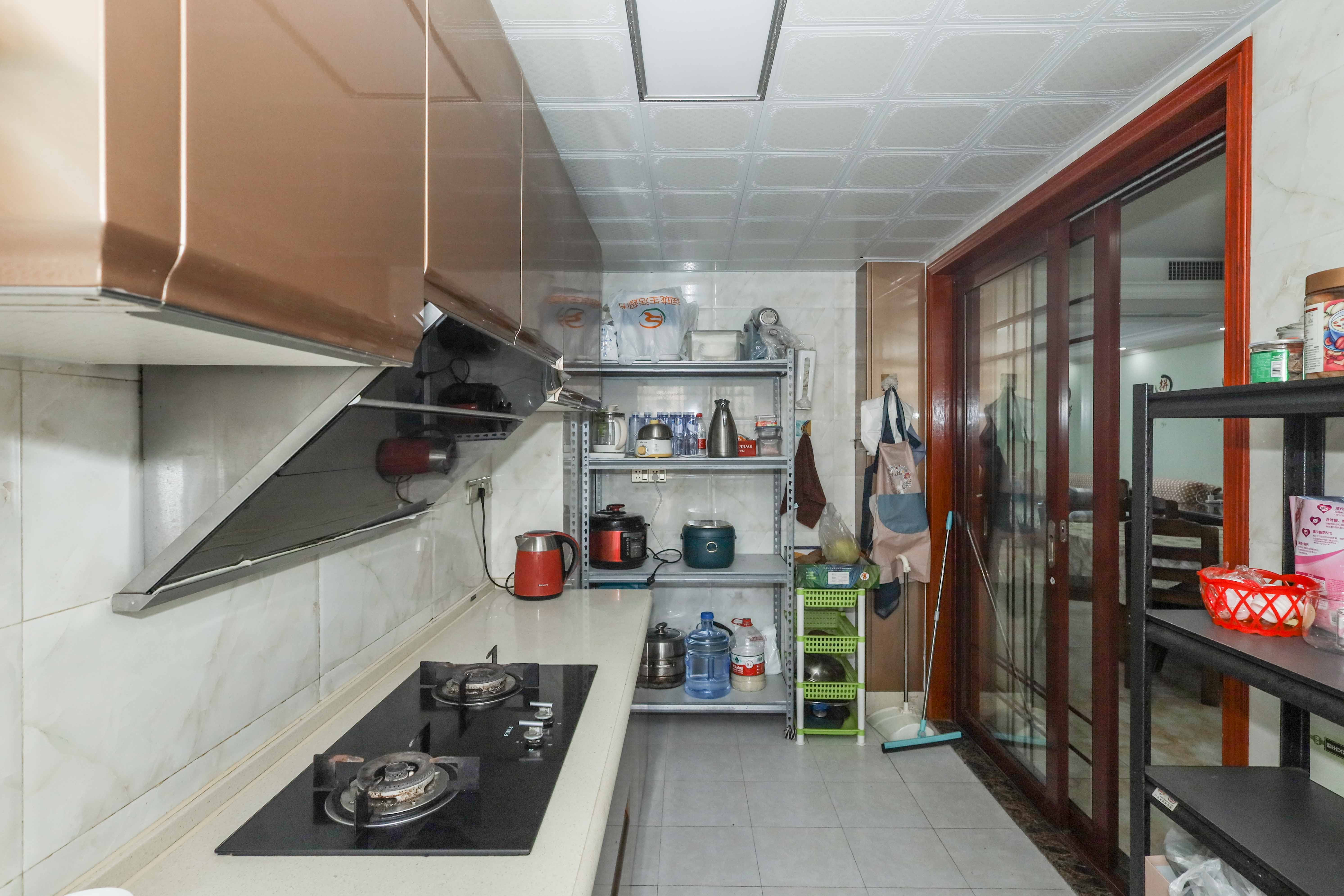 保利麓谷林语C区  4室2厅2卫    180.0万 保利麓谷林语C区  4室2厅2卫    180.0万厨房