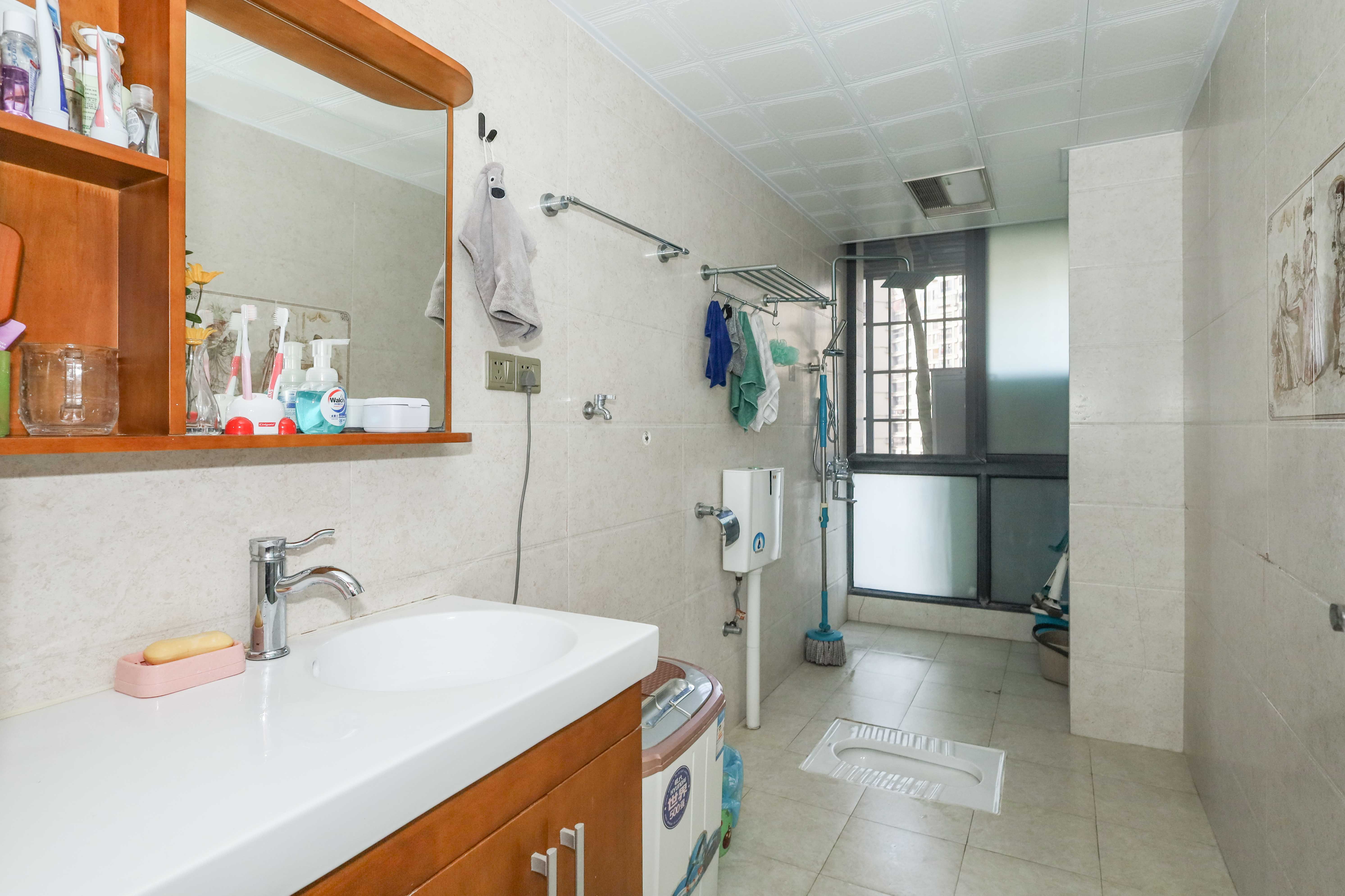 保利麓谷林语C区  4室2厅2卫    180.0万 保利麓谷林语C区  4室2厅2卫    180.0万卫生间