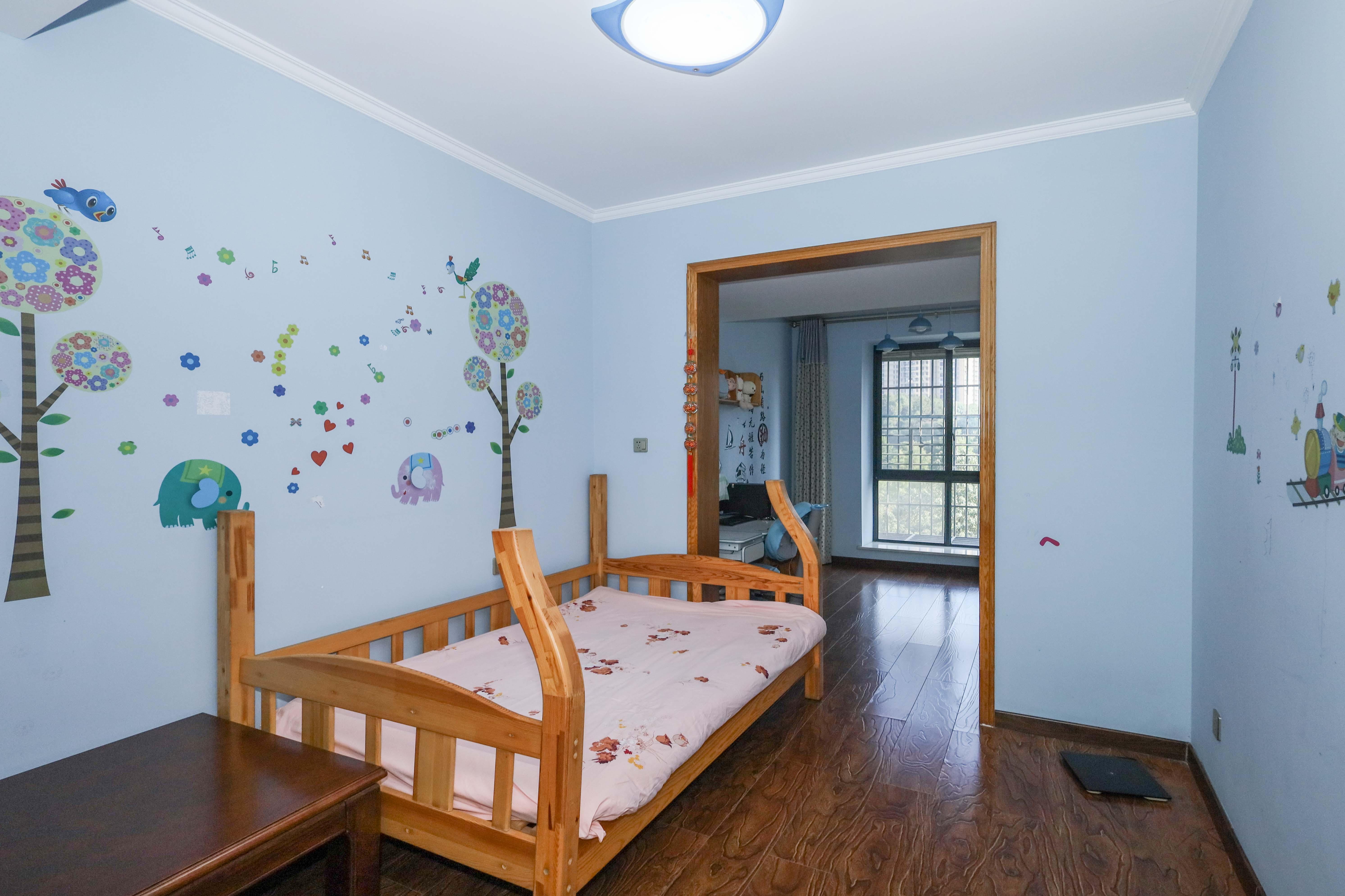 保利麓谷林语C区  4室2厅2卫    180.0万 保利麓谷林语C区  4室2厅2卫    180.0万卧室