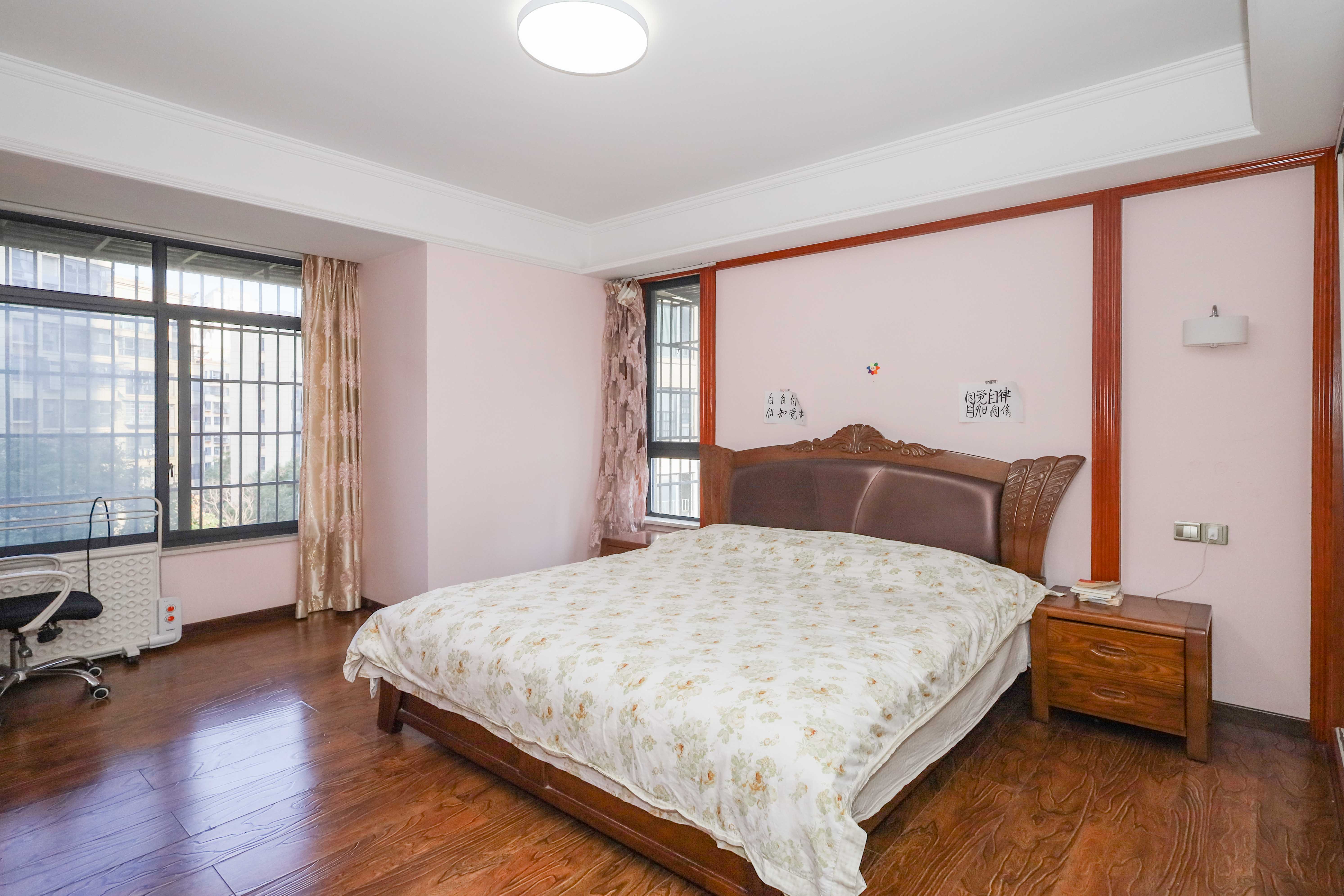 保利麓谷林语C区  4室2厅2卫    180.0万 保利麓谷林语C区  4室2厅2卫    180.0万卧室