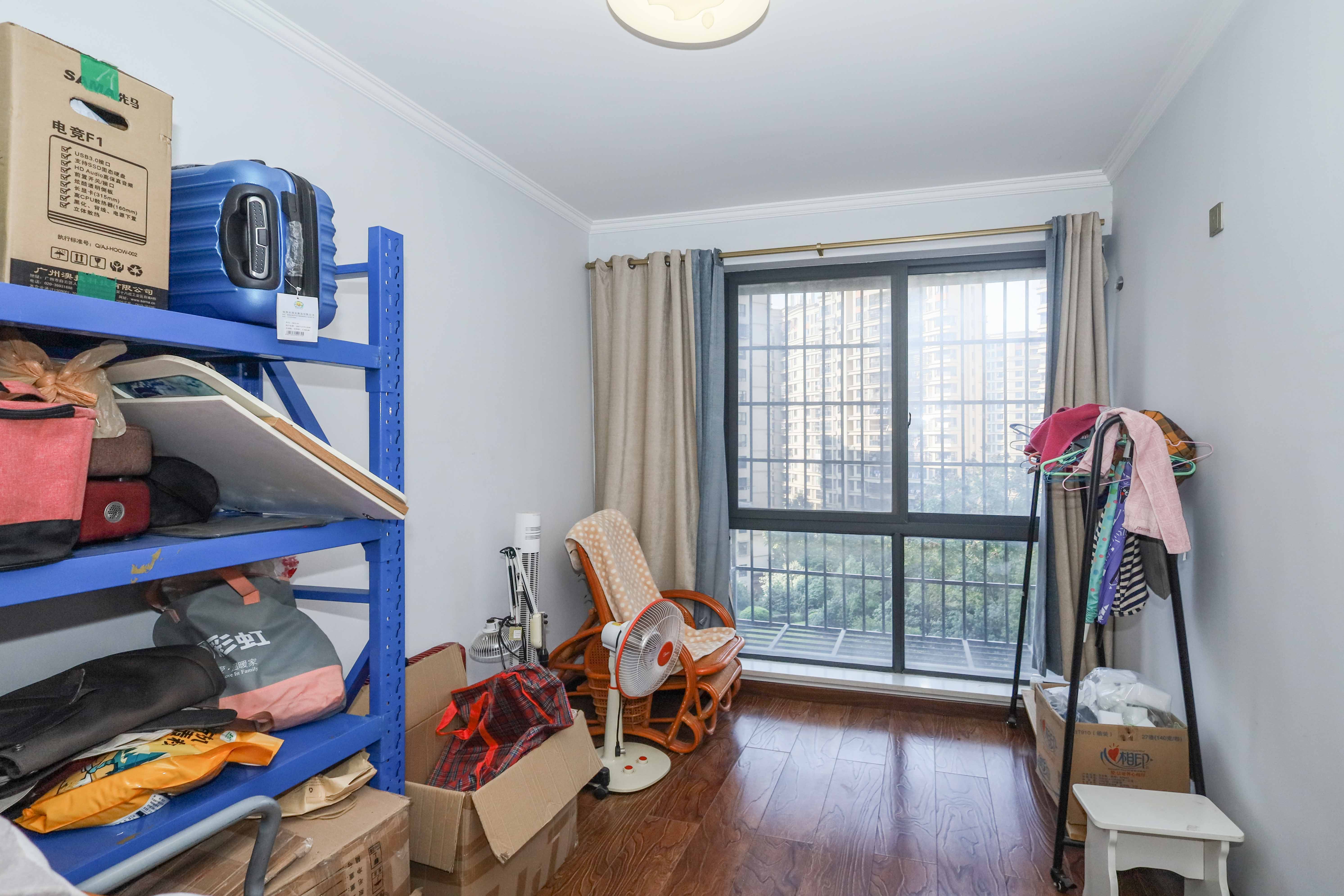 保利麓谷林语C区  4室2厅2卫    180.0万 保利麓谷林语C区  4室2厅2卫    180.0万卧室