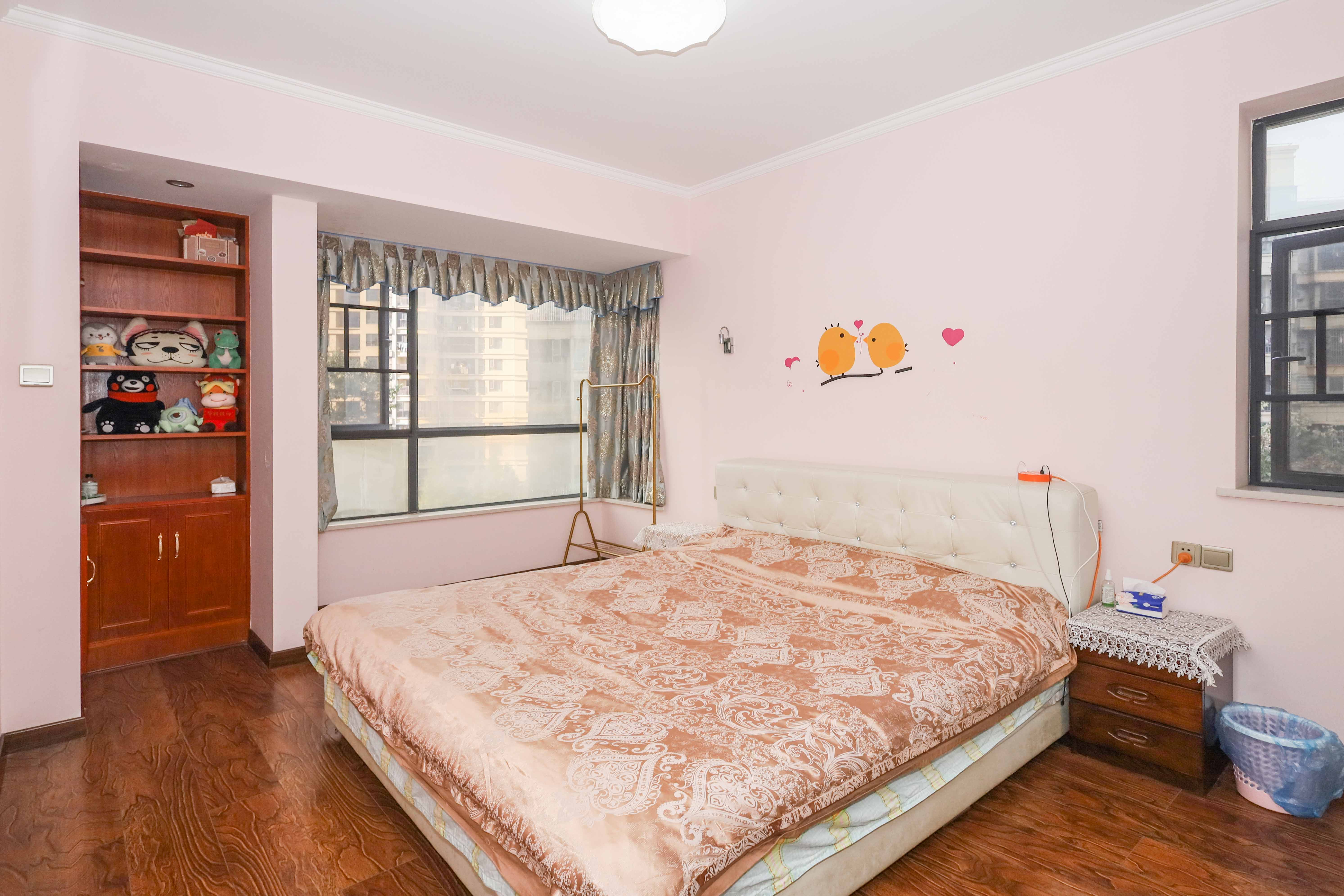 保利麓谷林语C区  4室2厅2卫    180.0万 保利麓谷林语C区  4室2厅2卫    180.0万卧室