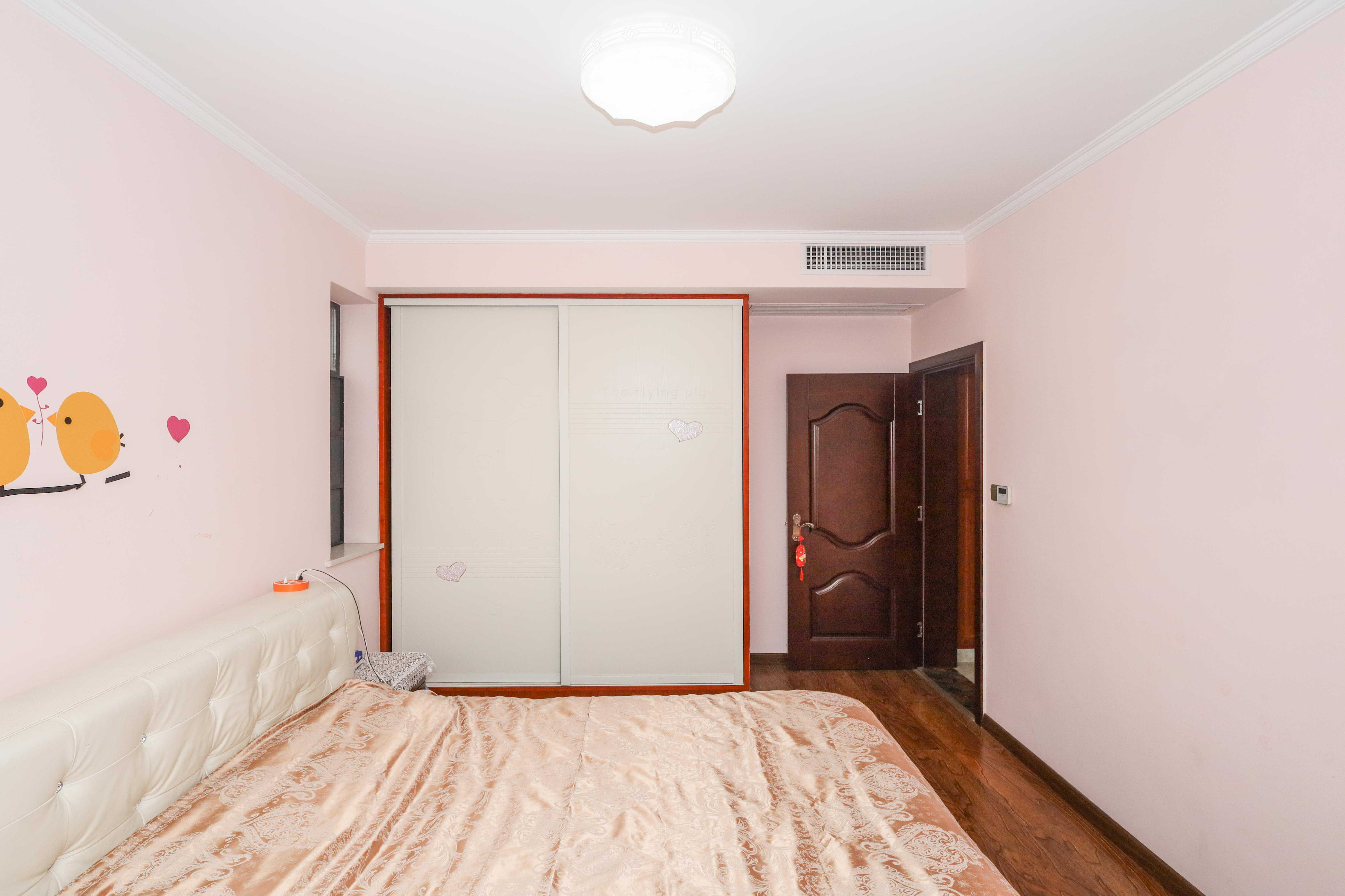 保利麓谷林语C区  4室2厅2卫    180.0万 保利麓谷林语C区  4室2厅2卫    180.0万卧室