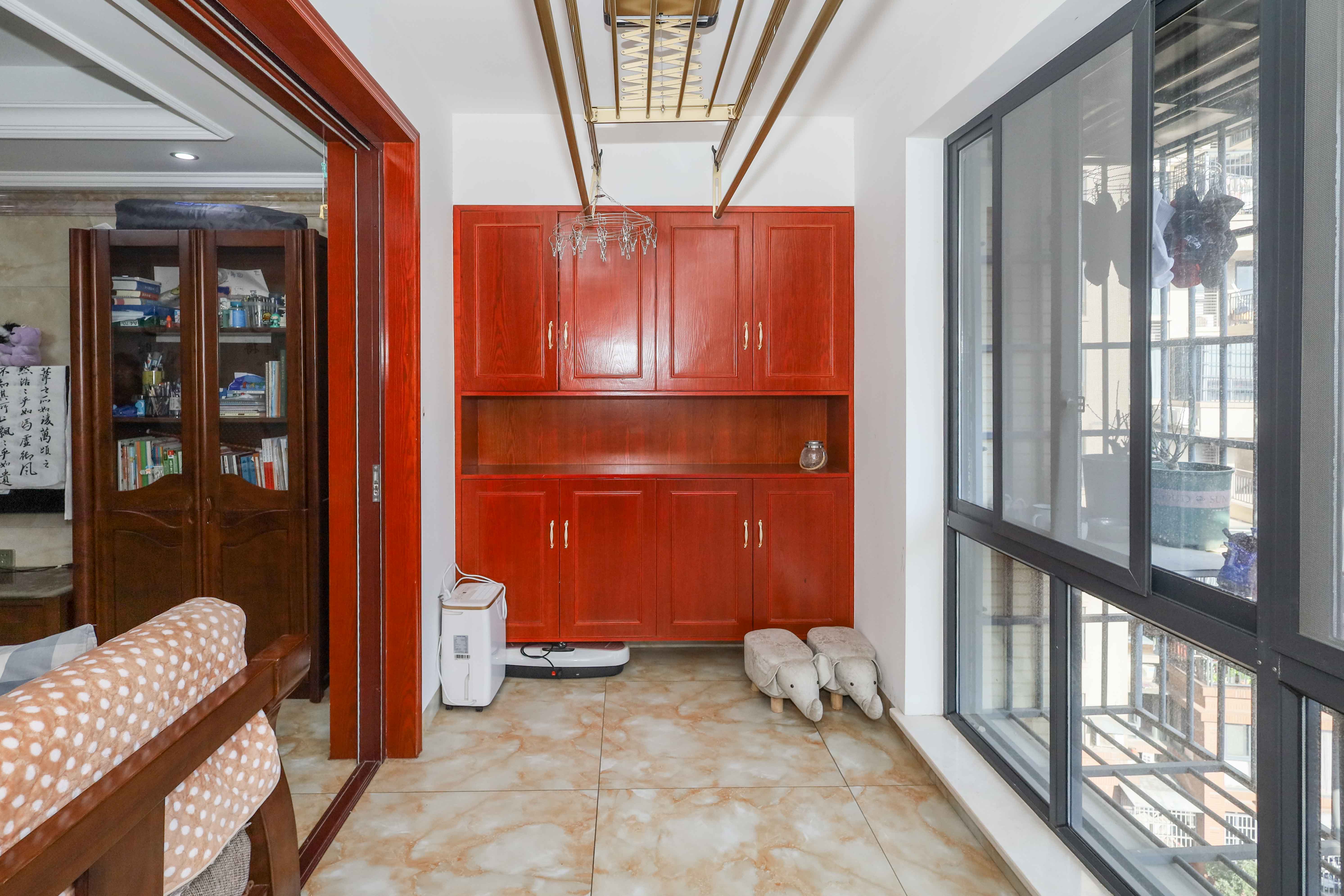 保利麓谷林语C区  4室2厅2卫    180.0万 保利麓谷林语C区  4室2厅2卫    180.0万阳台