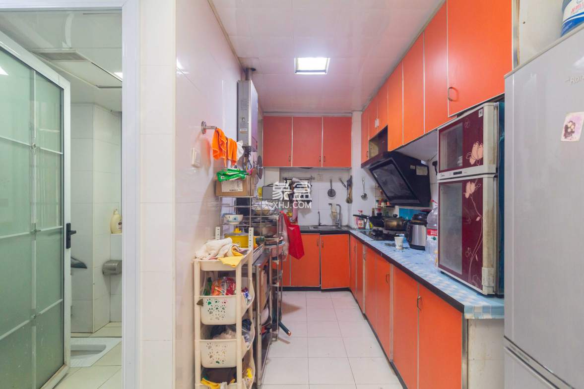 圣力华苑  3室2厅2卫    49.0万 圣力华苑  3室2厅2卫    49.0万厨房