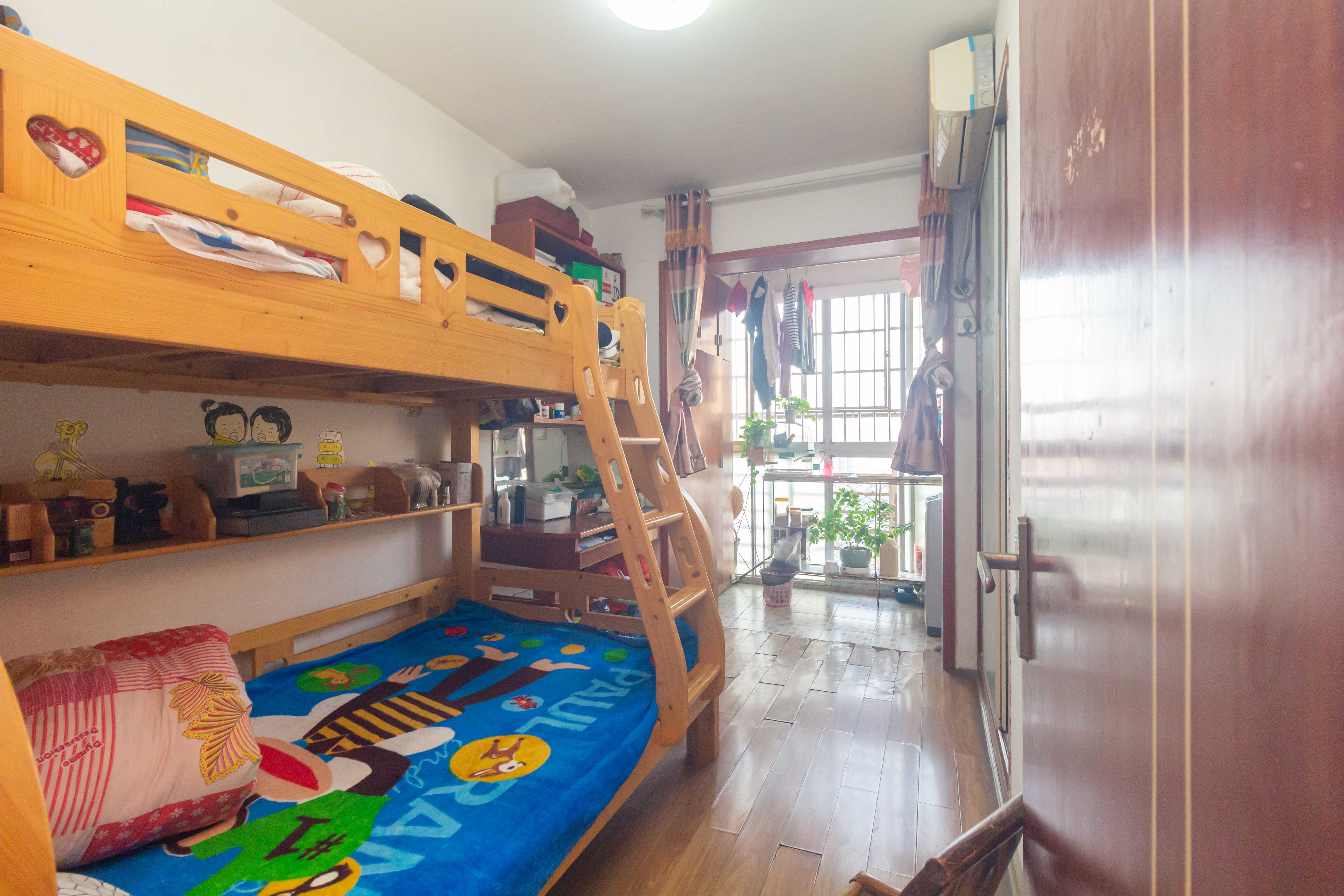 圣力华苑  3室2厅2卫    49.0万 圣力华苑  3室2厅2卫    49.0万卧室