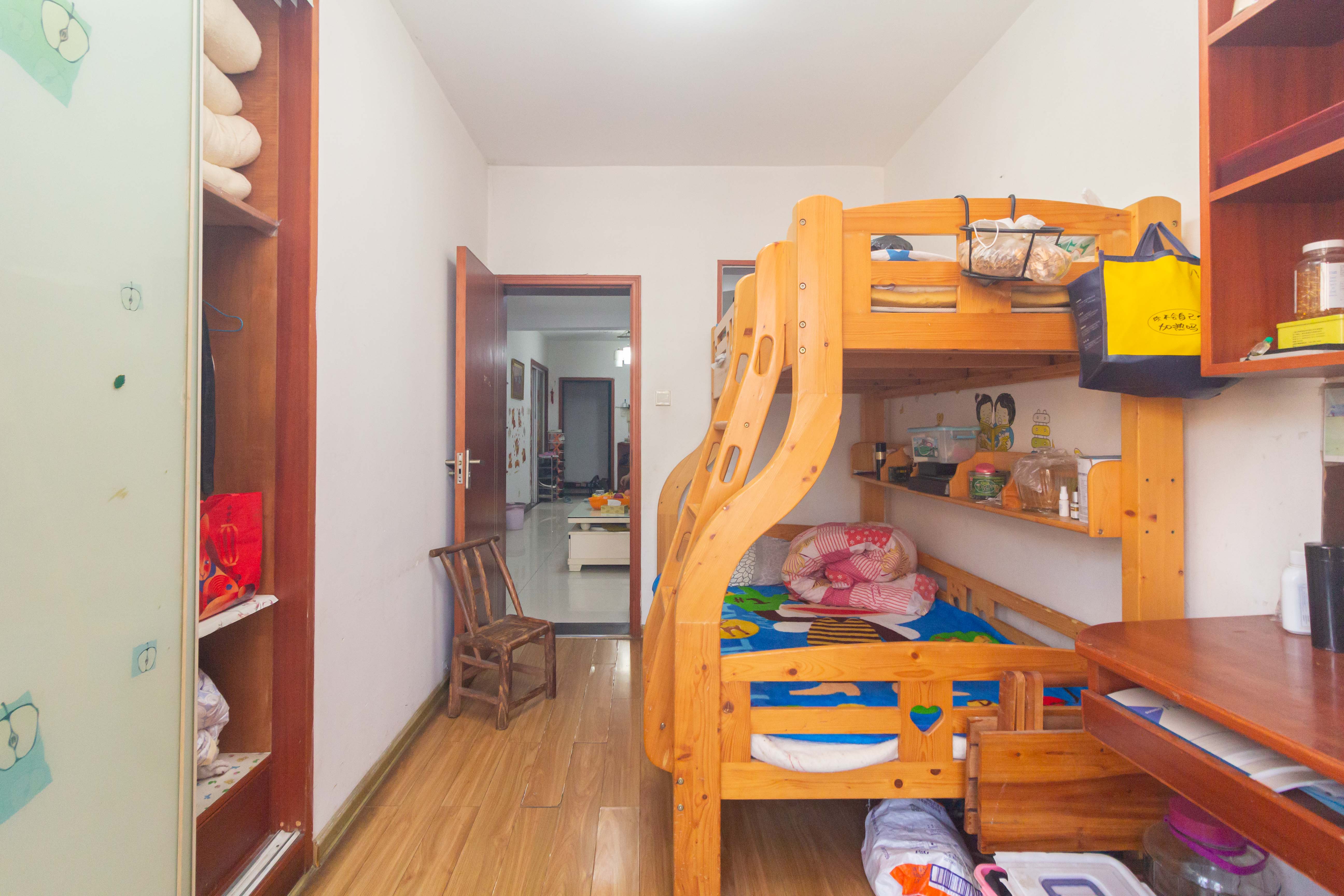 圣力华苑  3室2厅2卫    49.0万 圣力华苑  3室2厅2卫    49.0万卧室