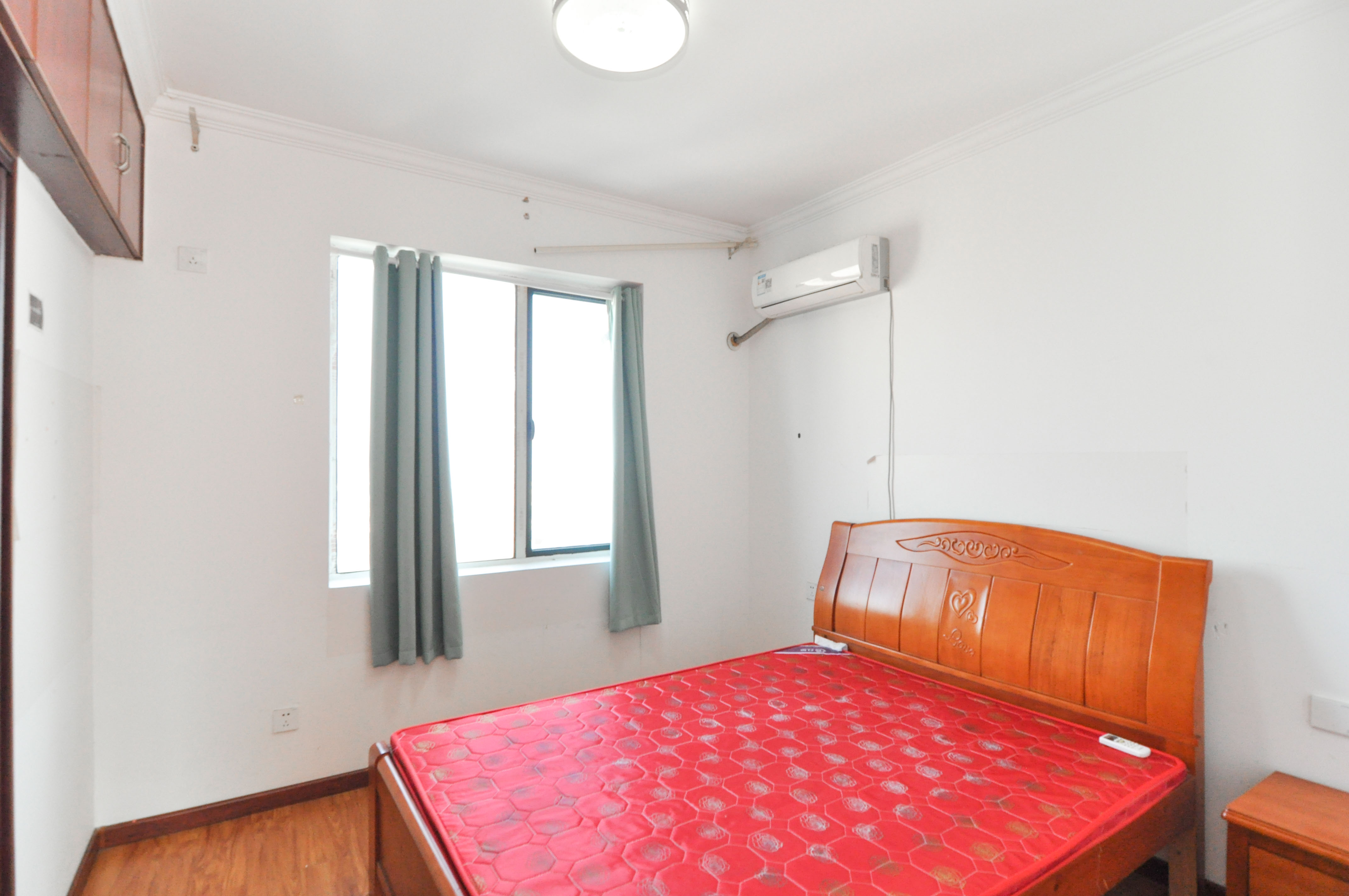 凯特梅溪紫郡  4室2厅2卫    85.0万 凯特梅溪紫郡  4室2厅2卫    85.0万卧室