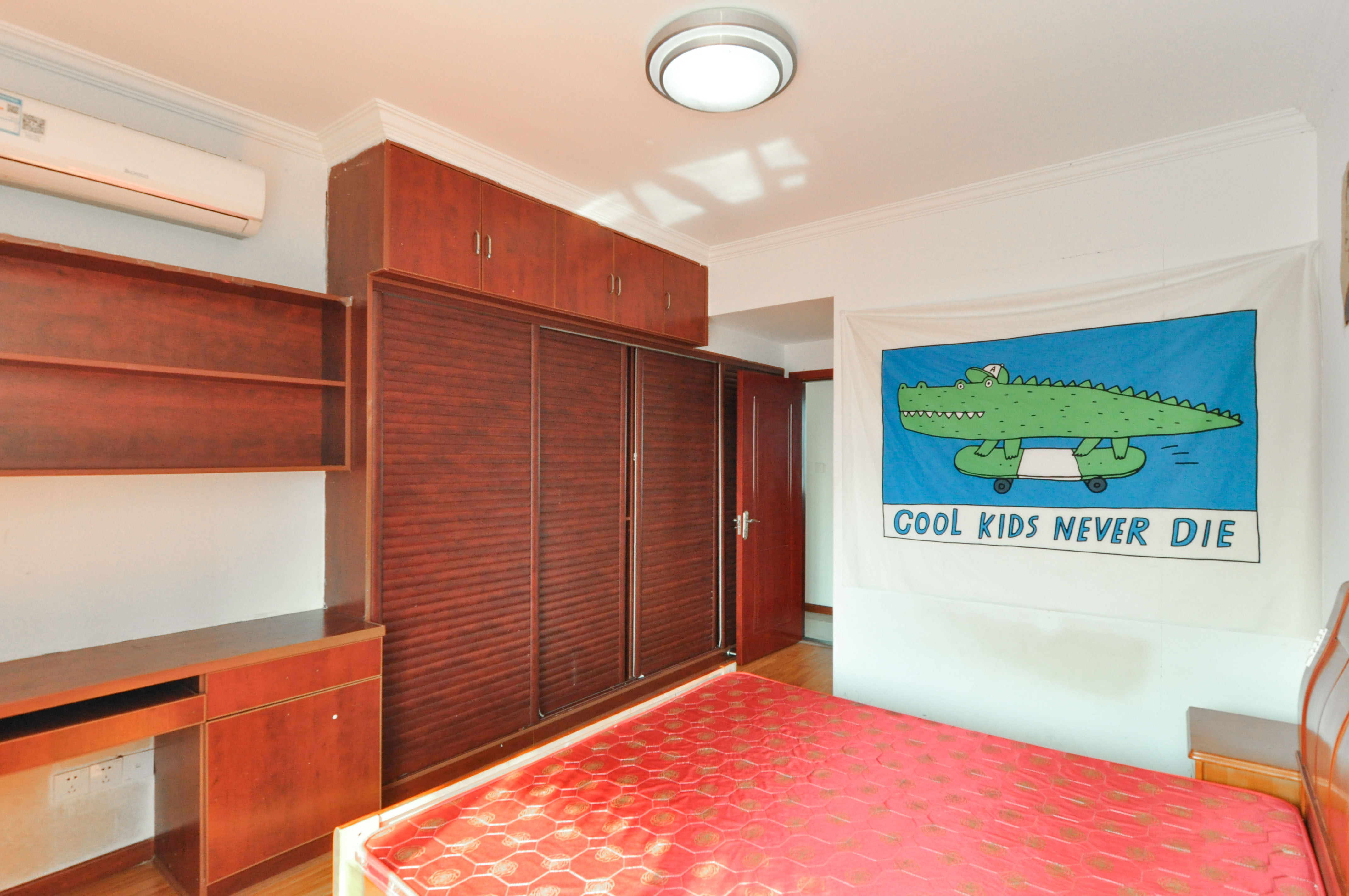 凯特梅溪紫郡  4室2厅2卫    85.0万 凯特梅溪紫郡  4室2厅2卫    85.0万卧室