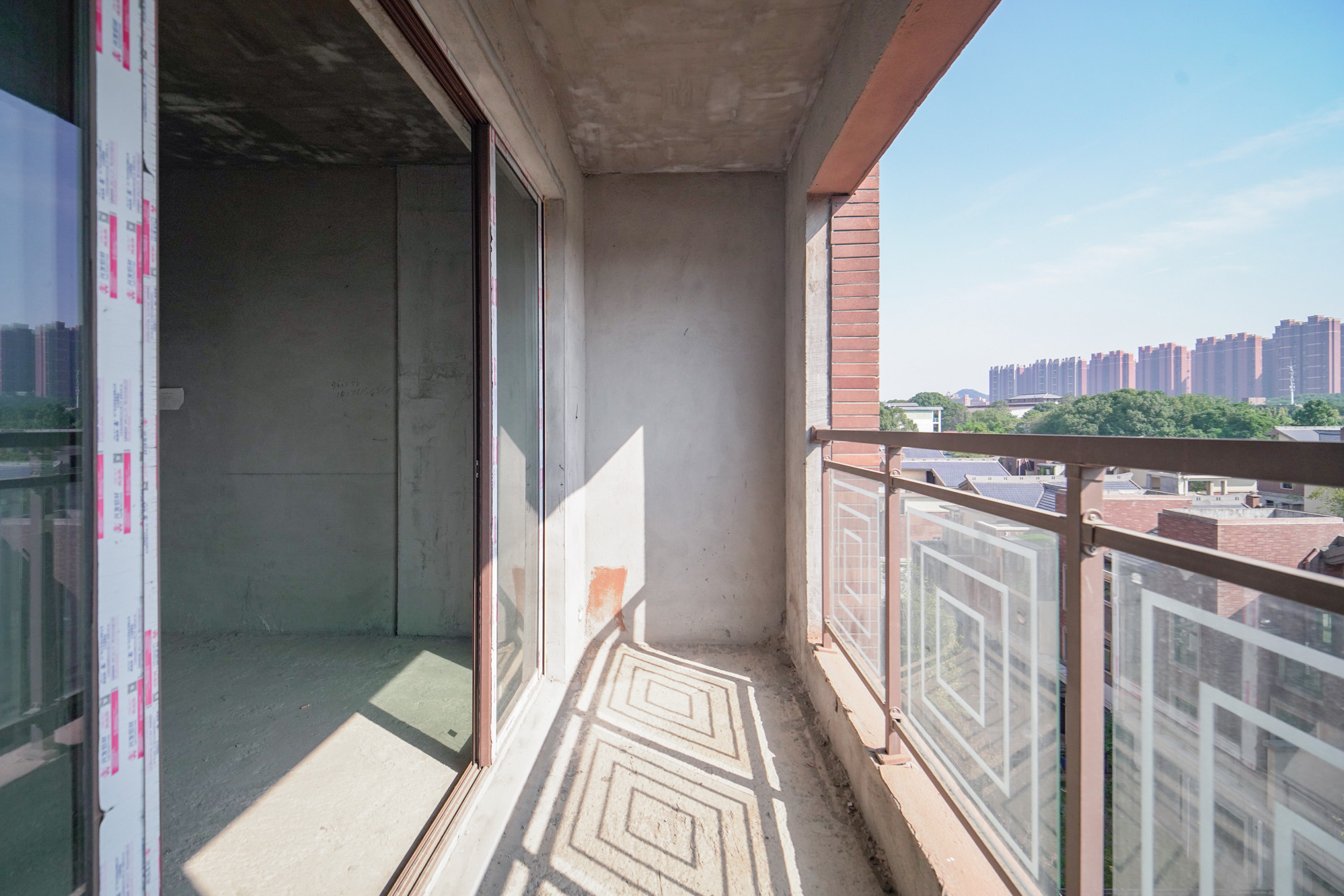 大汉汉园 4室2厅2卫 146.0万 大汉汉园 4室2厅2卫 146.0万阳台