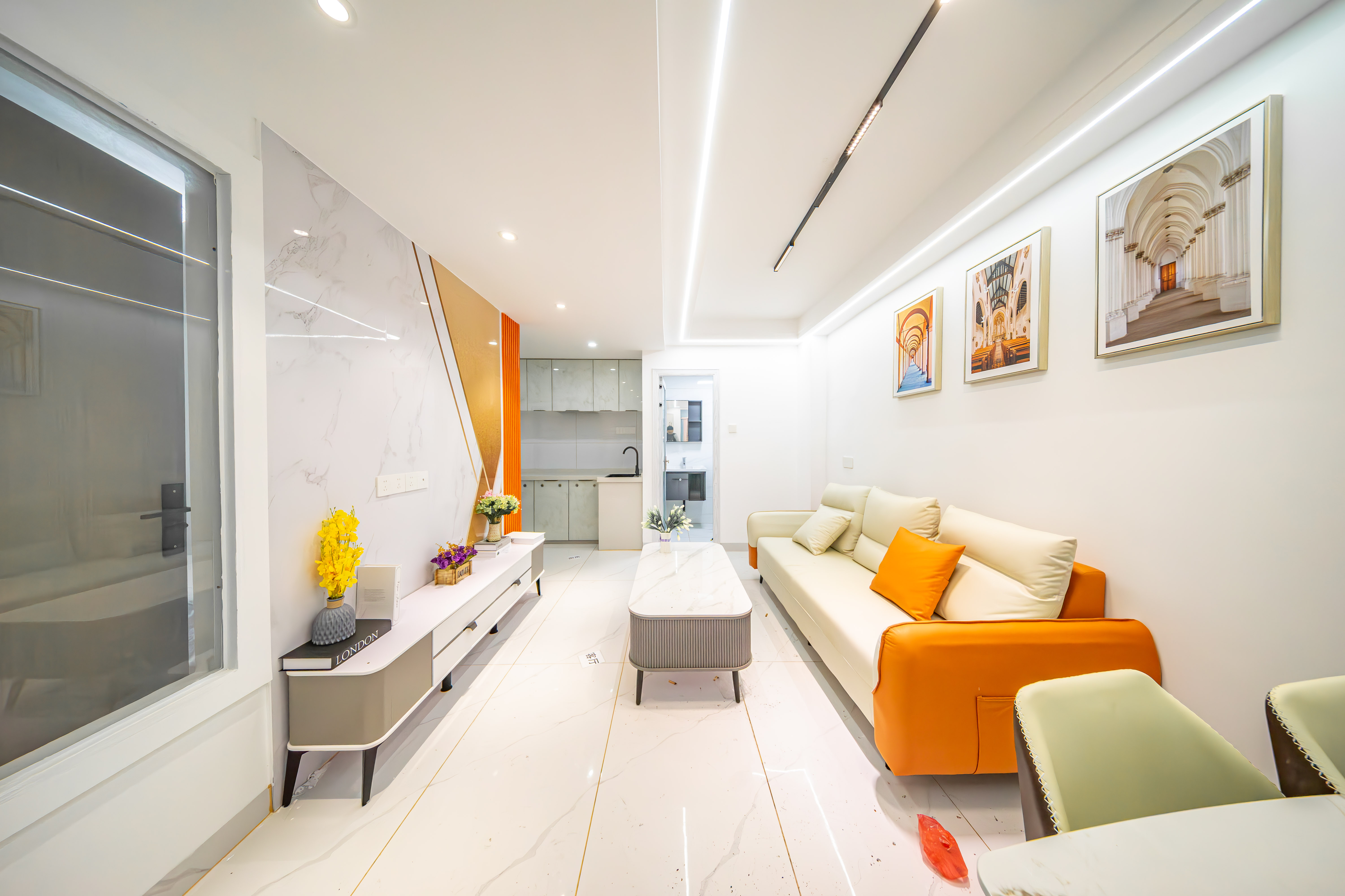 凤翔大厦  3室2厅1卫    88.5万客厅