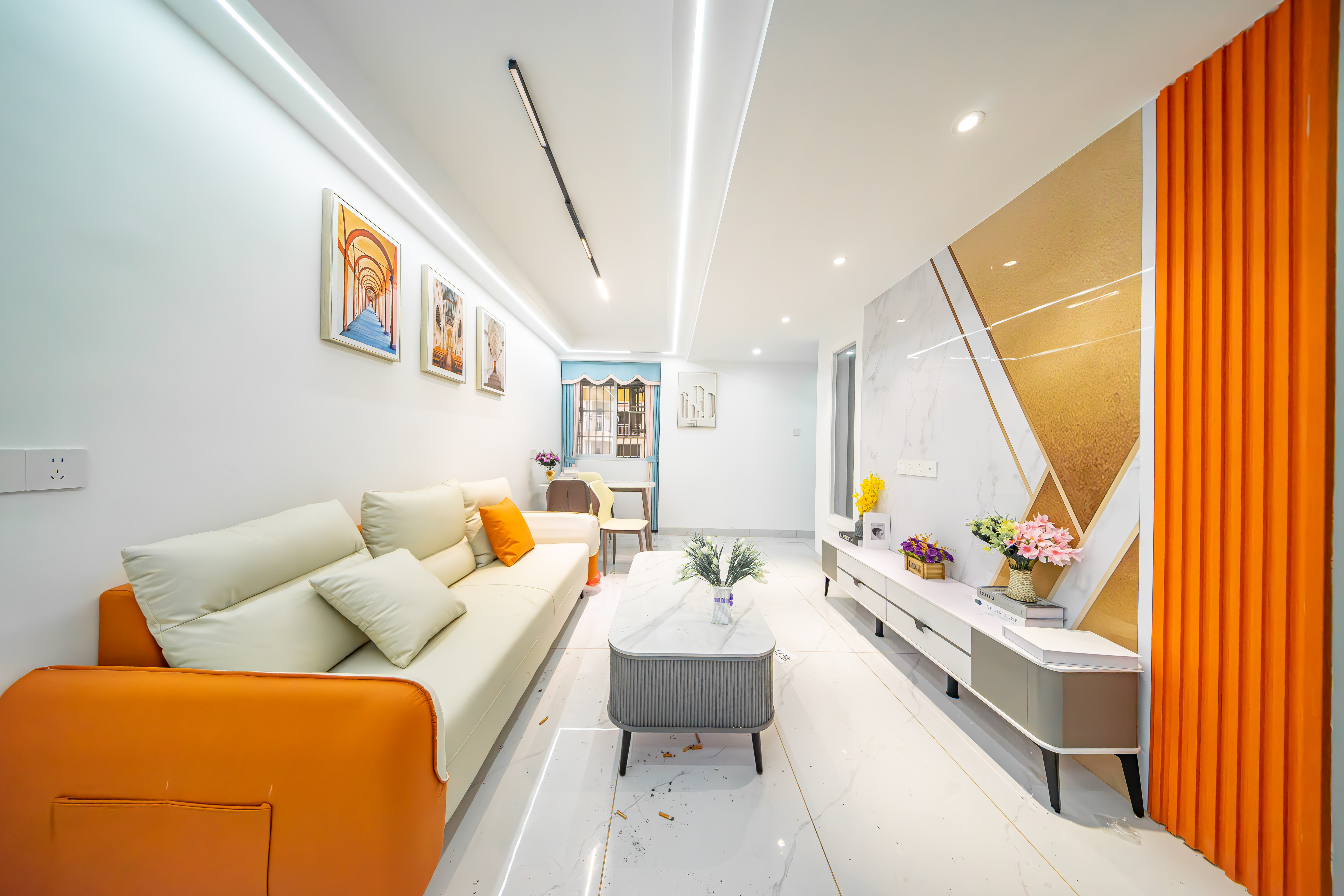 凤翔大厦  3室2厅1卫    88.5万客厅