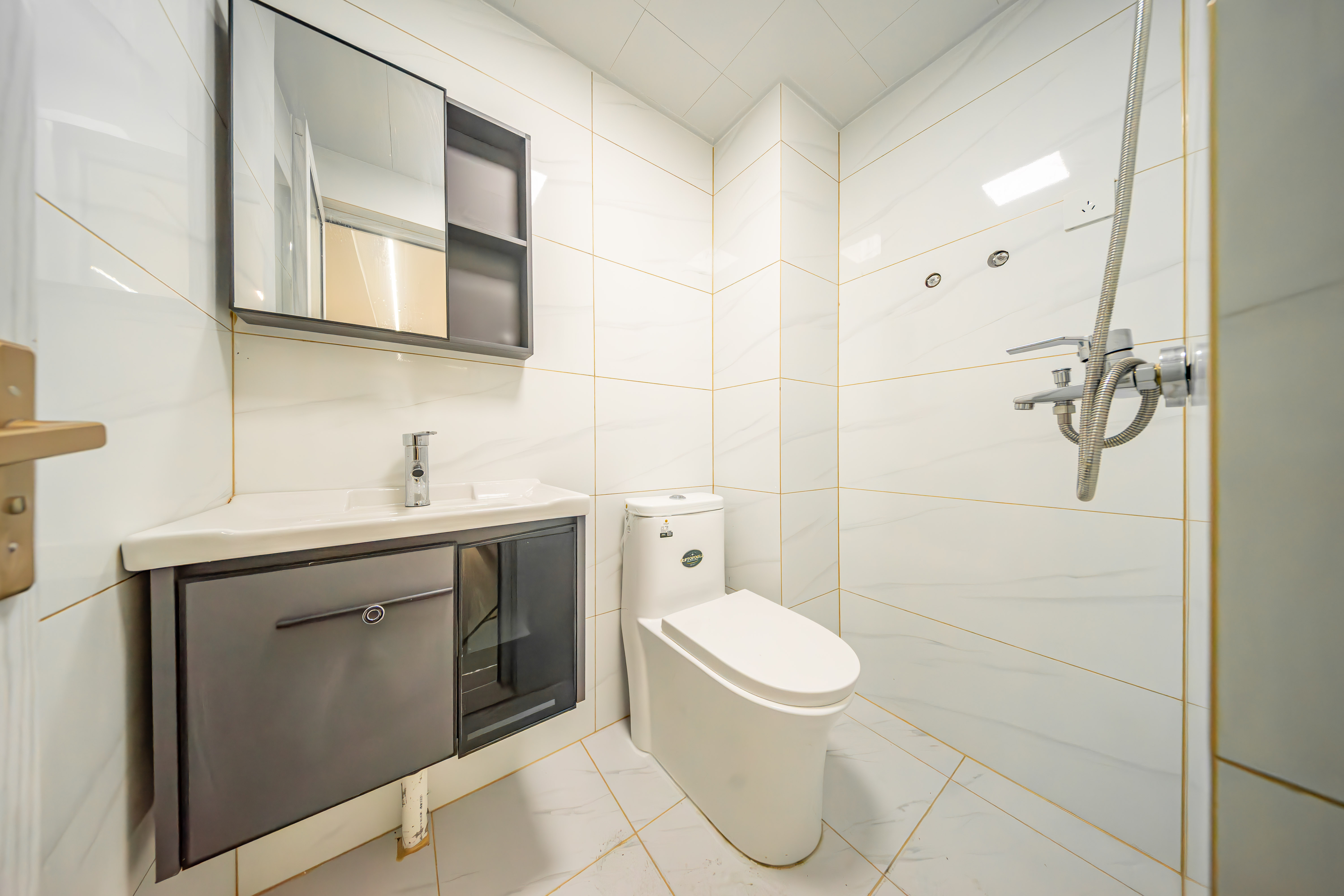 凤翔大厦  3室2厅1卫    88.5万卫生间